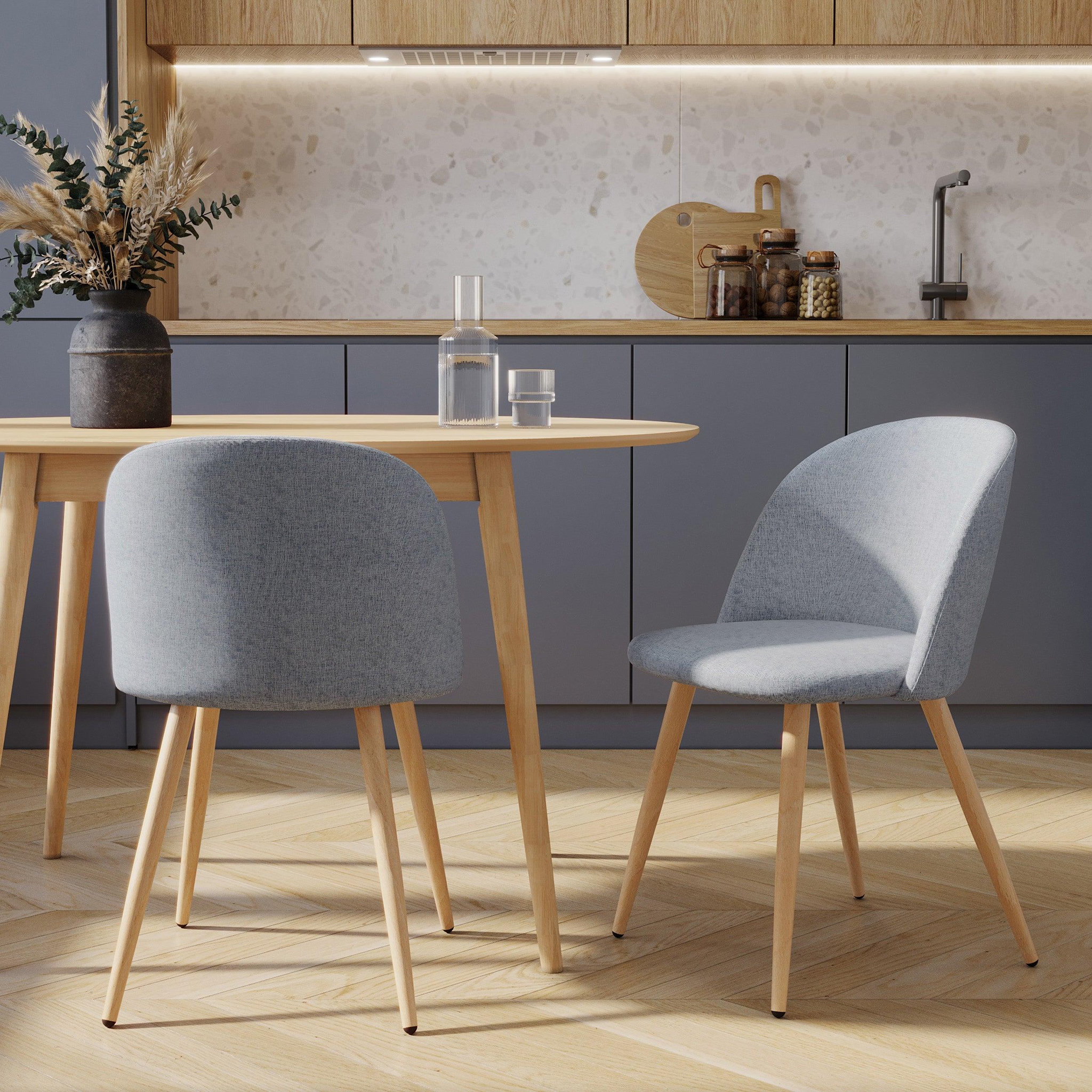 Voir la diapositive 2 : MAISON PAVANE Lot de 2 chaises en tissu gris clair et pieds en métal-cozy