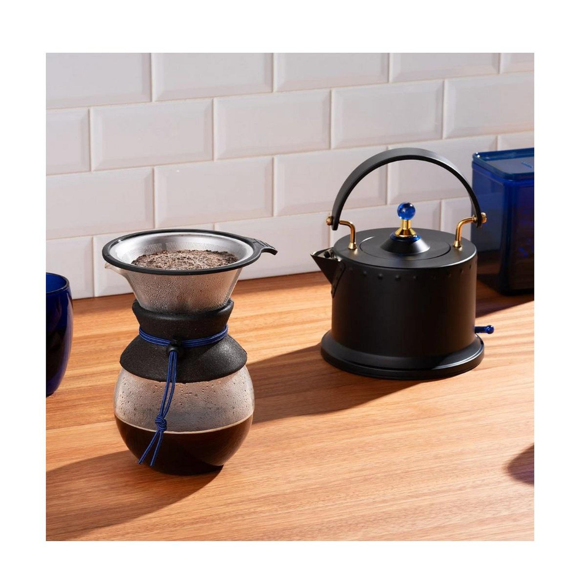 Voir la diapositive 4 : Bodum Bouilloire sans fil 0.5l noir - 12274-01euro-80