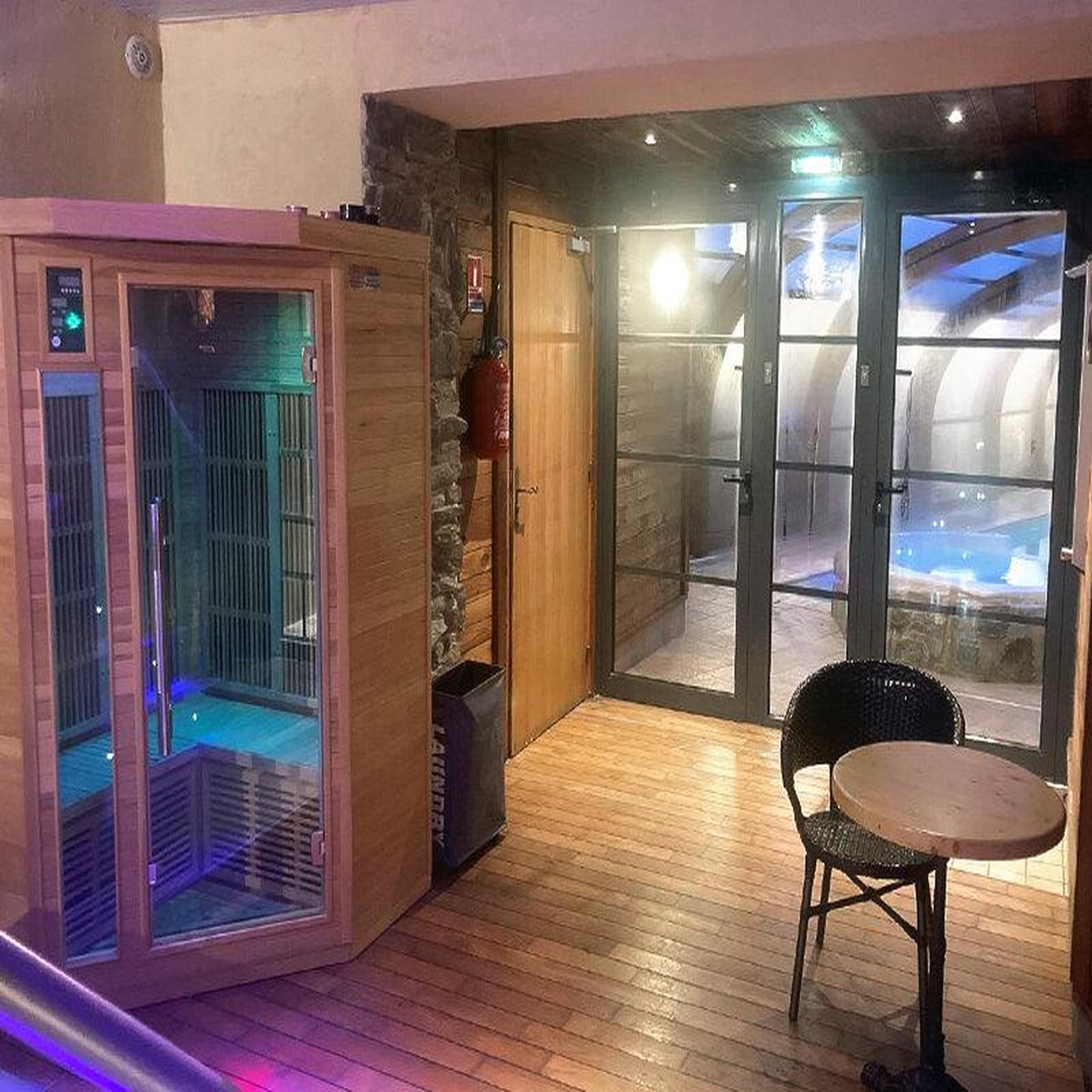 Voir la diapositive 5 : Smartbox 2 jours en chambre privilège dans un hôtel avec accès à l'espace bien-être à la montagne près d'embrun - coffret cadeau séjour