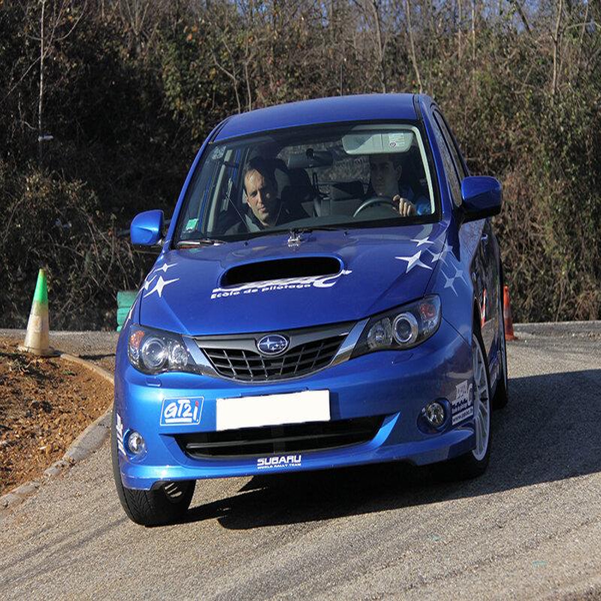 Voir la diapositive 4 : Smartbox Stage pilotage rallye sur circuit terre : 6 tours en subaru impreza wrx - coffret cadeau sport & aventure