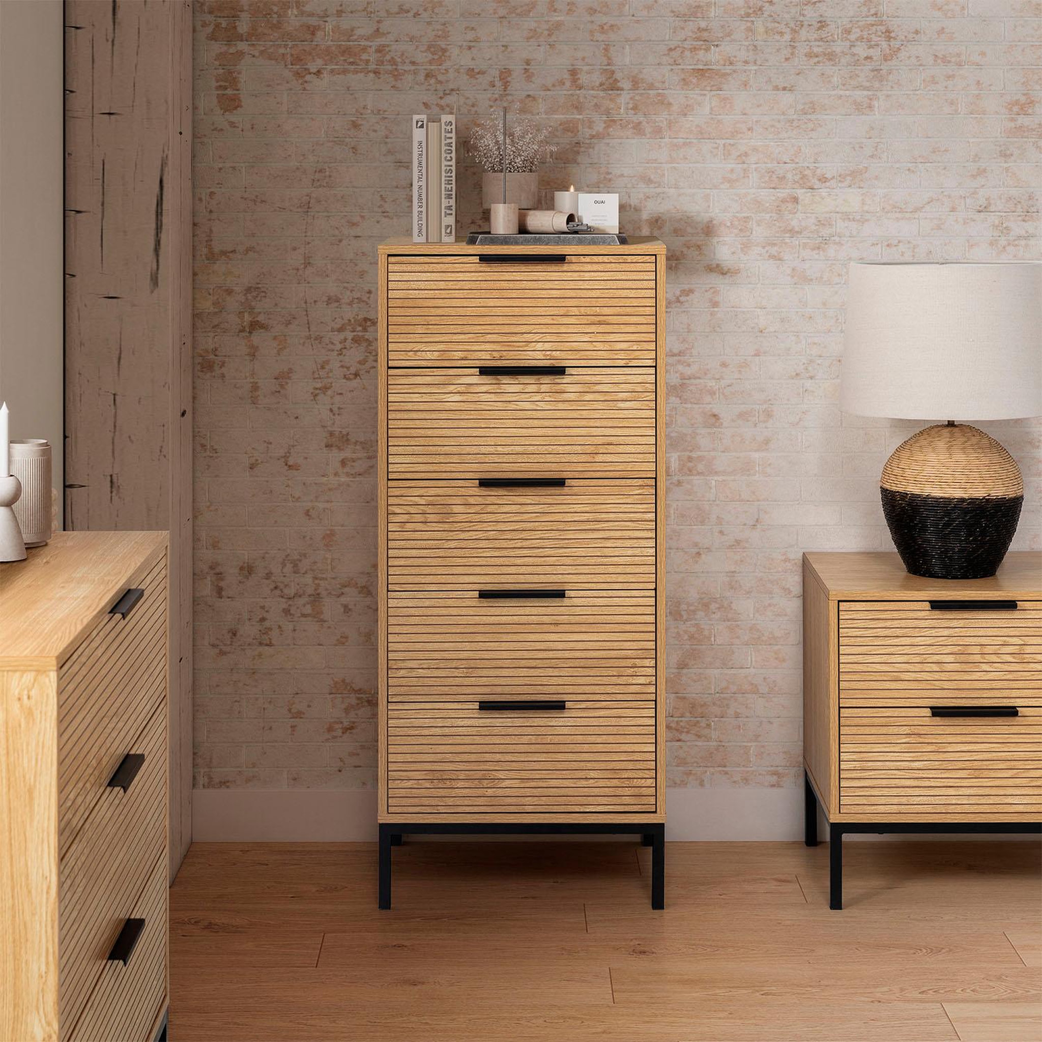 Voir la diapositive 2 : VS VENTA-STOCK Commode haute Monica 5 tiroirs couleur Bois