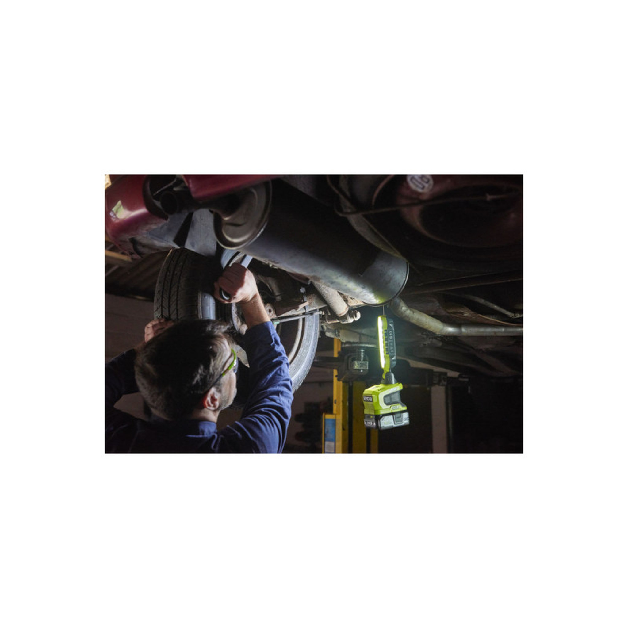 Voir la diapositive 2 : Ryobi Lampe RYOBI baladeuse LED 18V One+ - R18ALP-0
