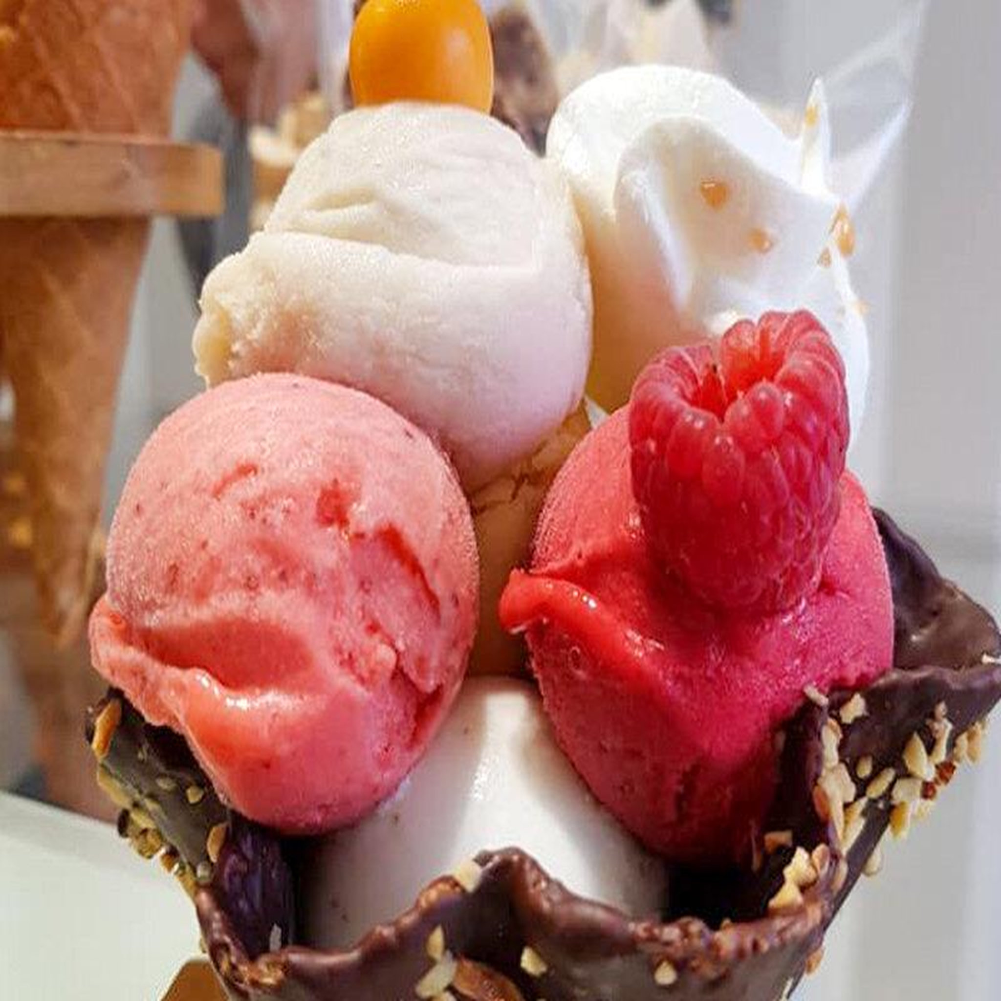 Voir la diapositive 4 : Smartbox Tour gastronomique pédestre de 3h30 avec un expert culinaire local - coffret cadeau gastronomie
