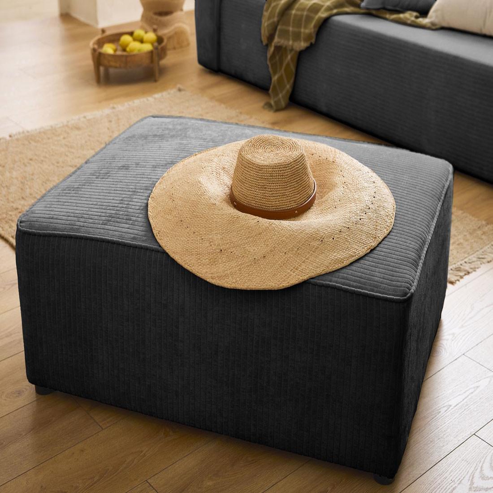 Voir la diapositive 2 : BEST MOBILIER Topaze - pouf - en velours côtelé plat