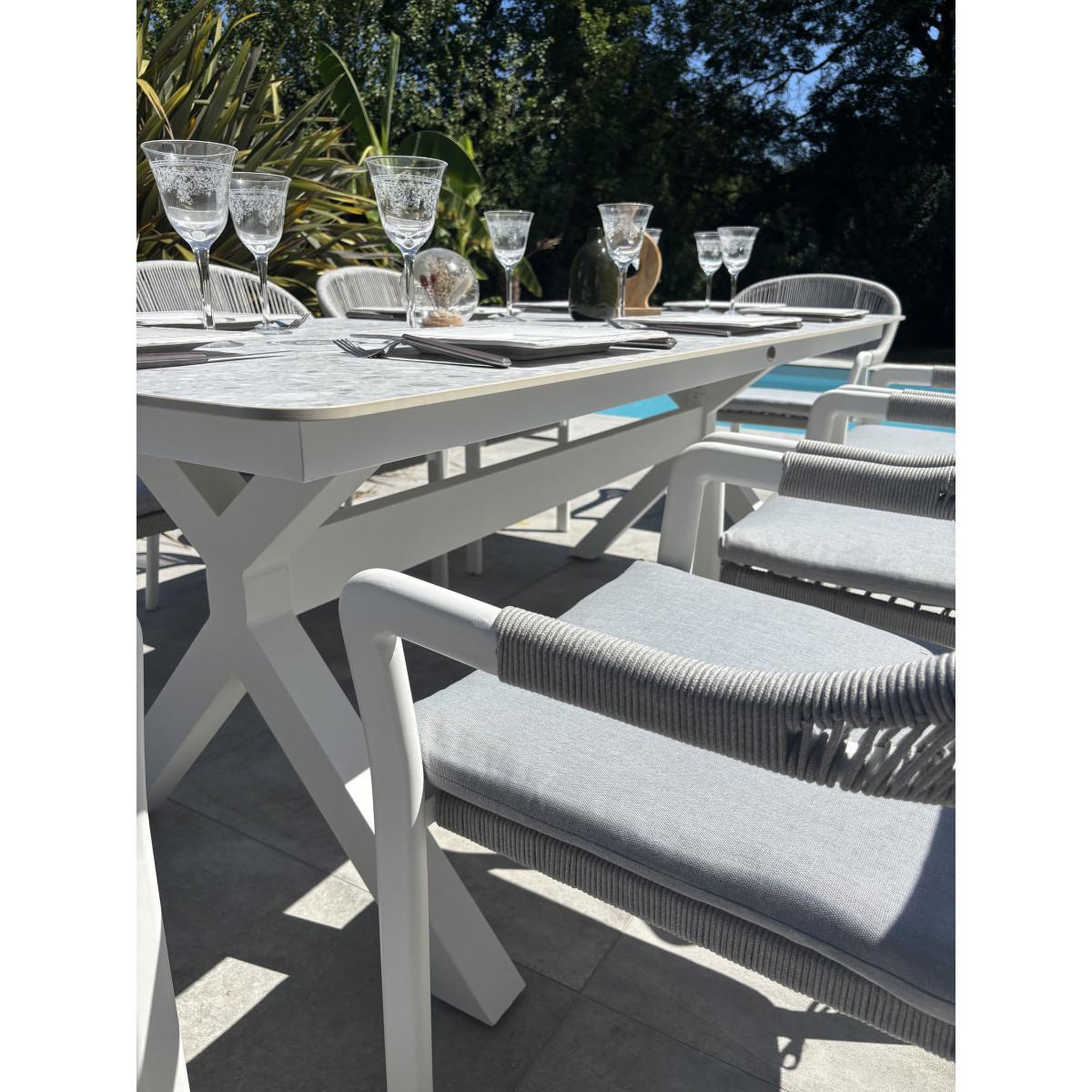 Voir la diapositive 6 : Paris Prix Ensemble table de jardin & 8 fauteuils  abella  220cm blanc