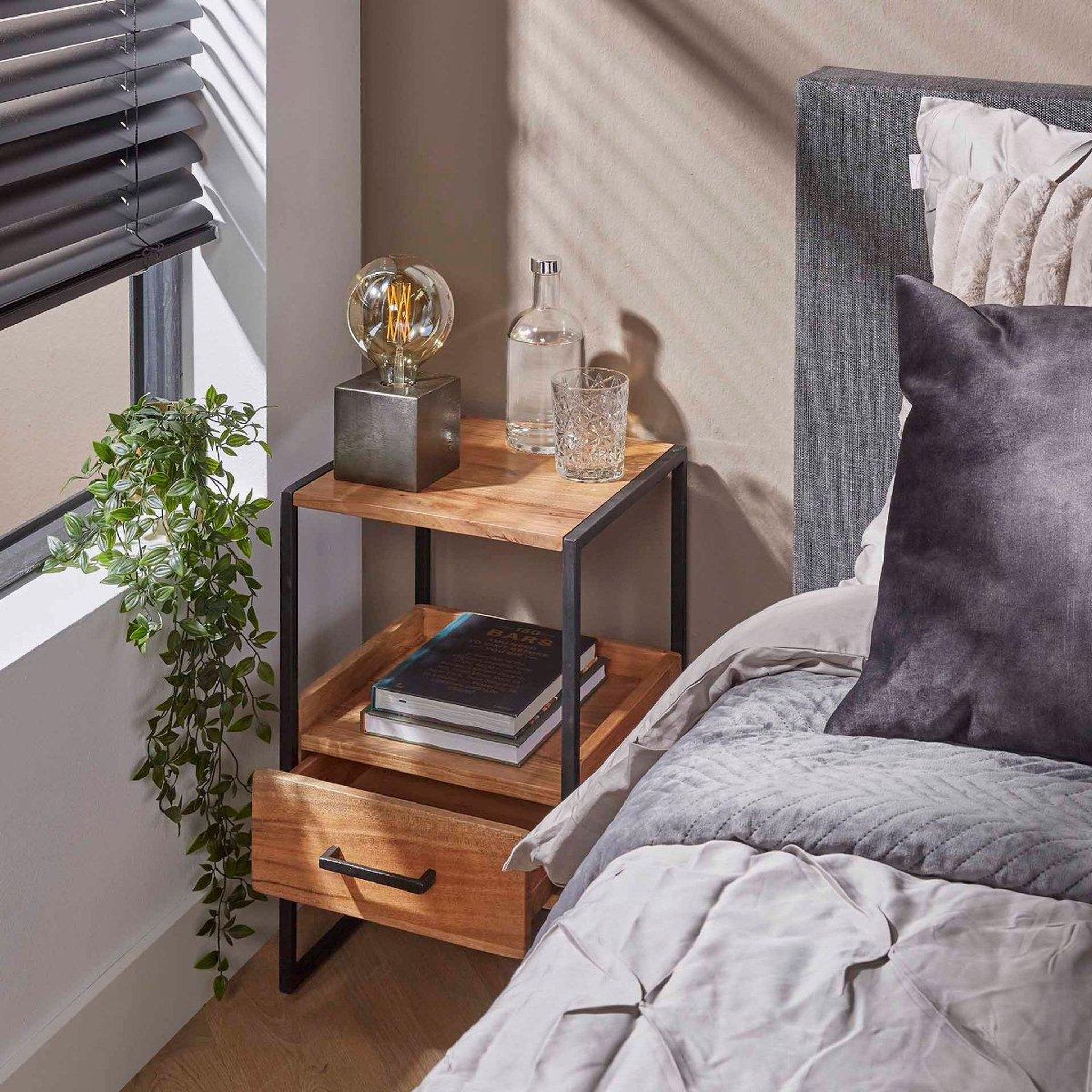 Voir la diapositive 5 : JLC KREATION Table de chevet en bois massif ninna niche 1 tiroir