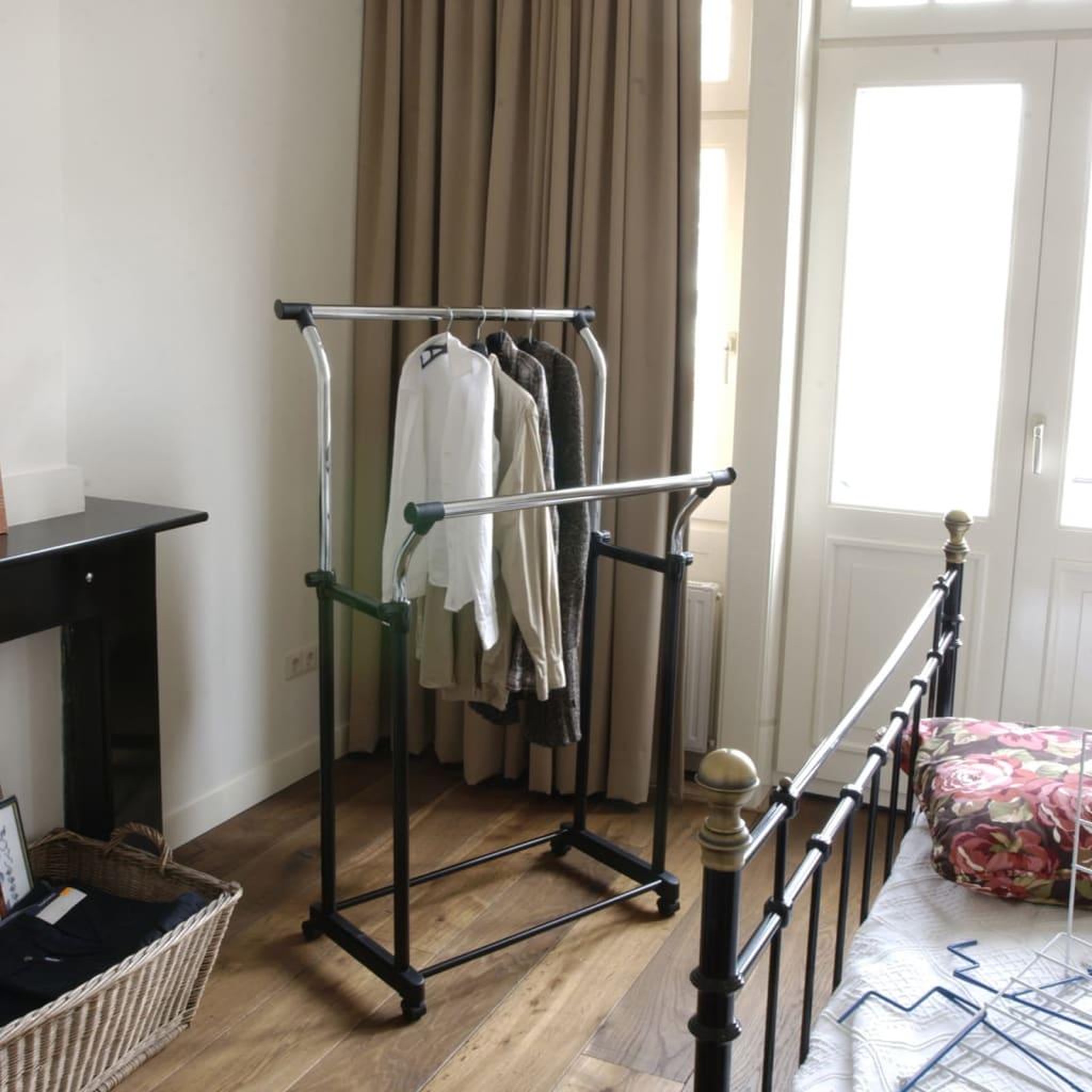 Voir la diapositive 1 : V-Part V-Part Porte-vetements Hauteur reglable 4 roues Double