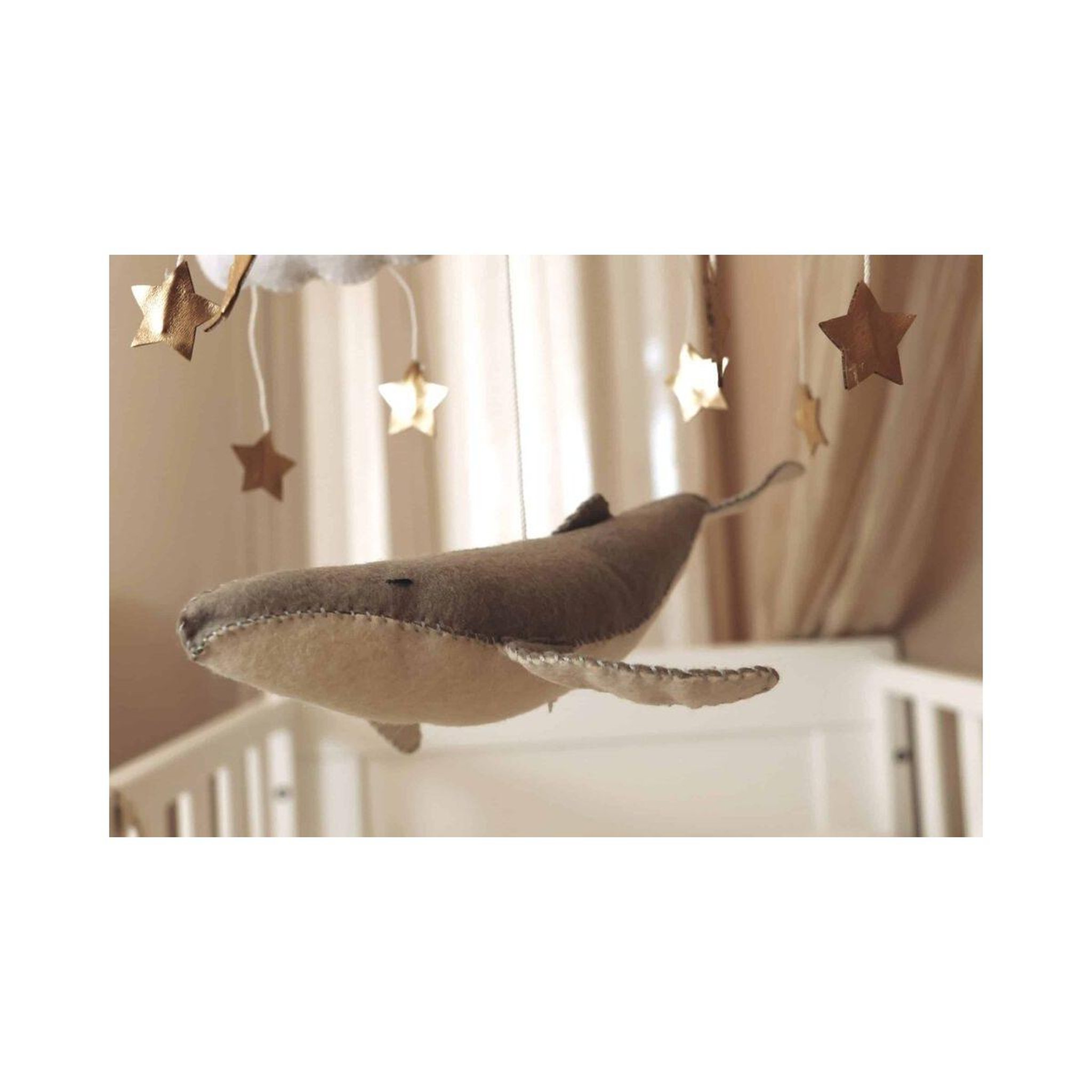 Voir la diapositive 3 : LITTLE LOUA Ballon baleine fait main mobile bébé