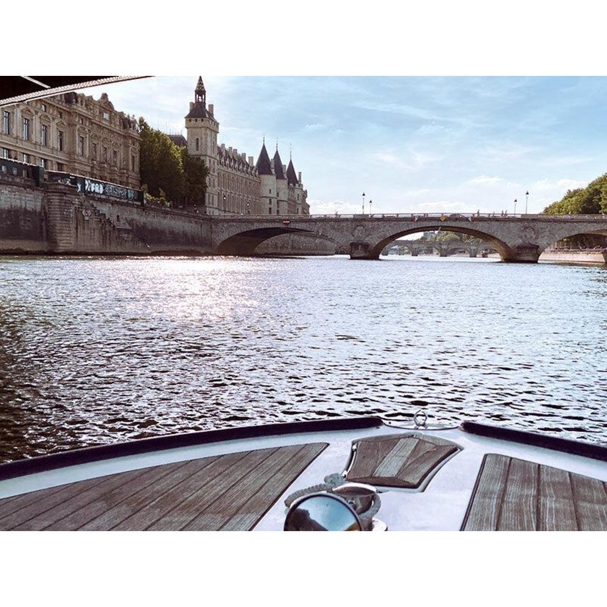 Smartbox Croisière gourmande sur la Seine avec champagne et collation pour 4 - Coffret Cadeau Gastronomie