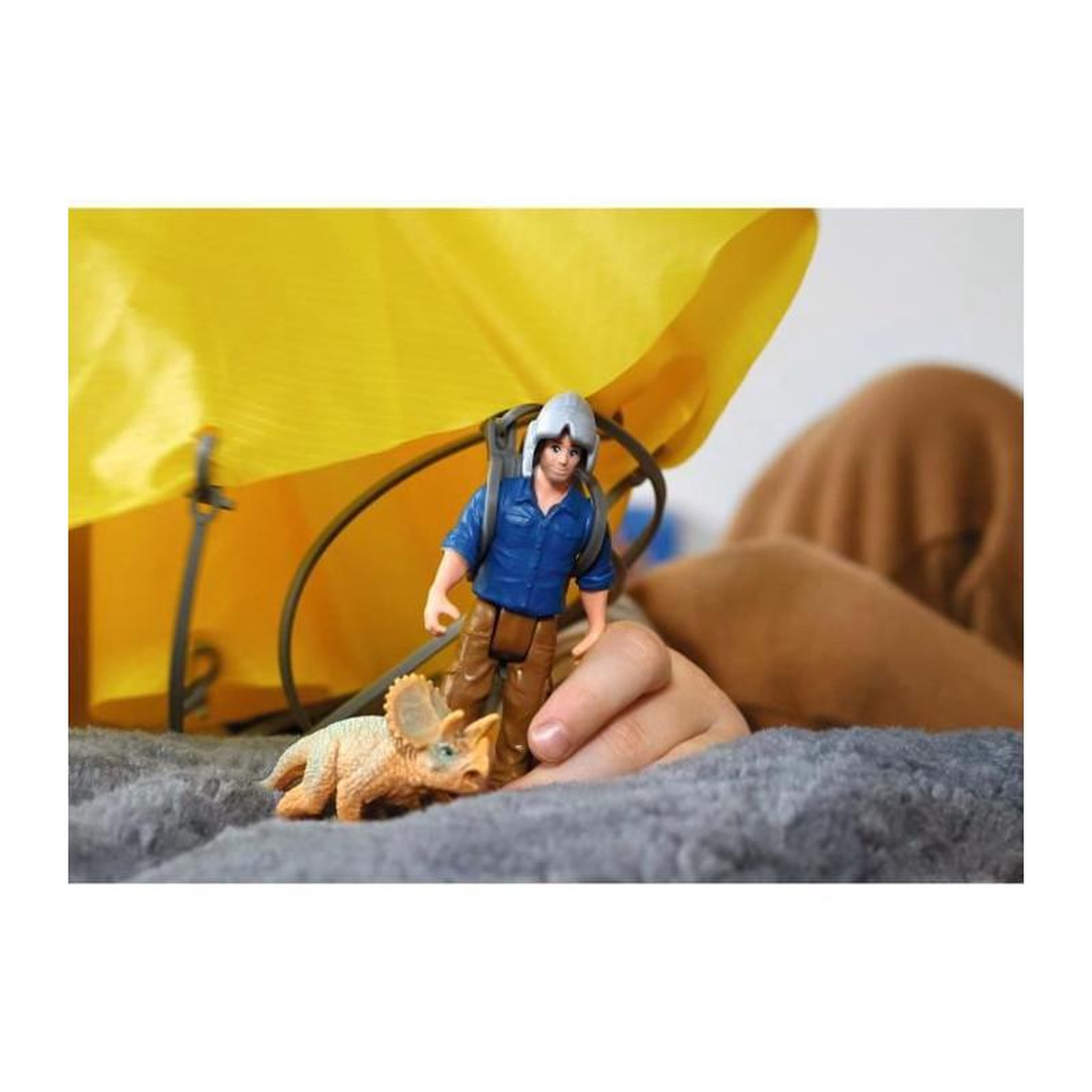 Voir la diapositive 2 : Schleich SCHLEICH - Sauvetage en parachute - 41471 - Gamme Dinosaurs