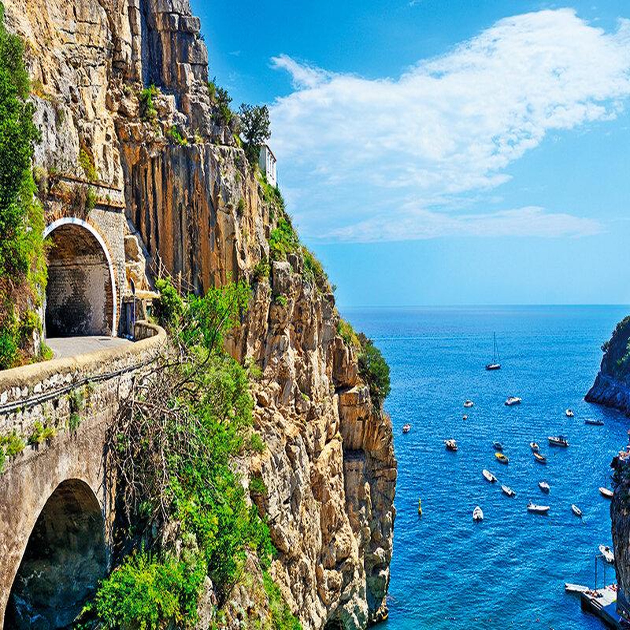Voir la diapositive 2 : Smartbox Merveilleuse visite de sorrente, positano et amalfi - coffret cadeau sport & aventure