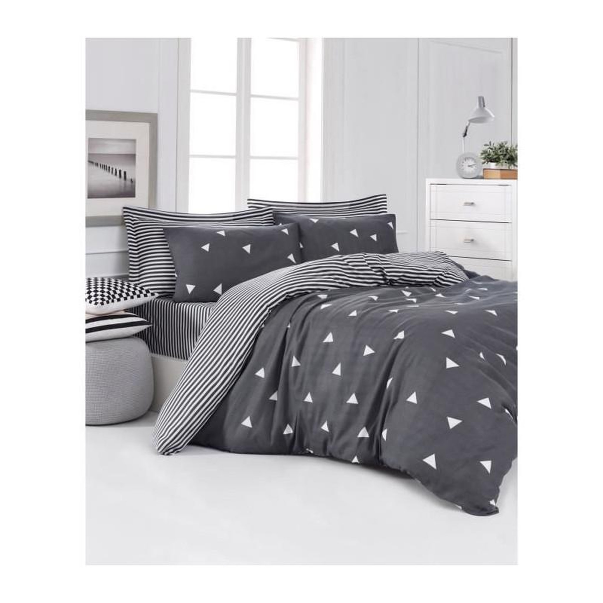 GENERIQUE Parure de lit - 1 housse de couette 220 x 240 cm + 2 taies d'oreiller 60 x 60 cm - 65% coton, 35% polyester - Gris