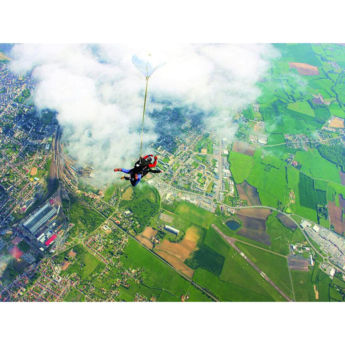 Smartbox Saut en parachute à 4000 mètres au sud de Paris - Coffret Cadeau Sport & Aventure