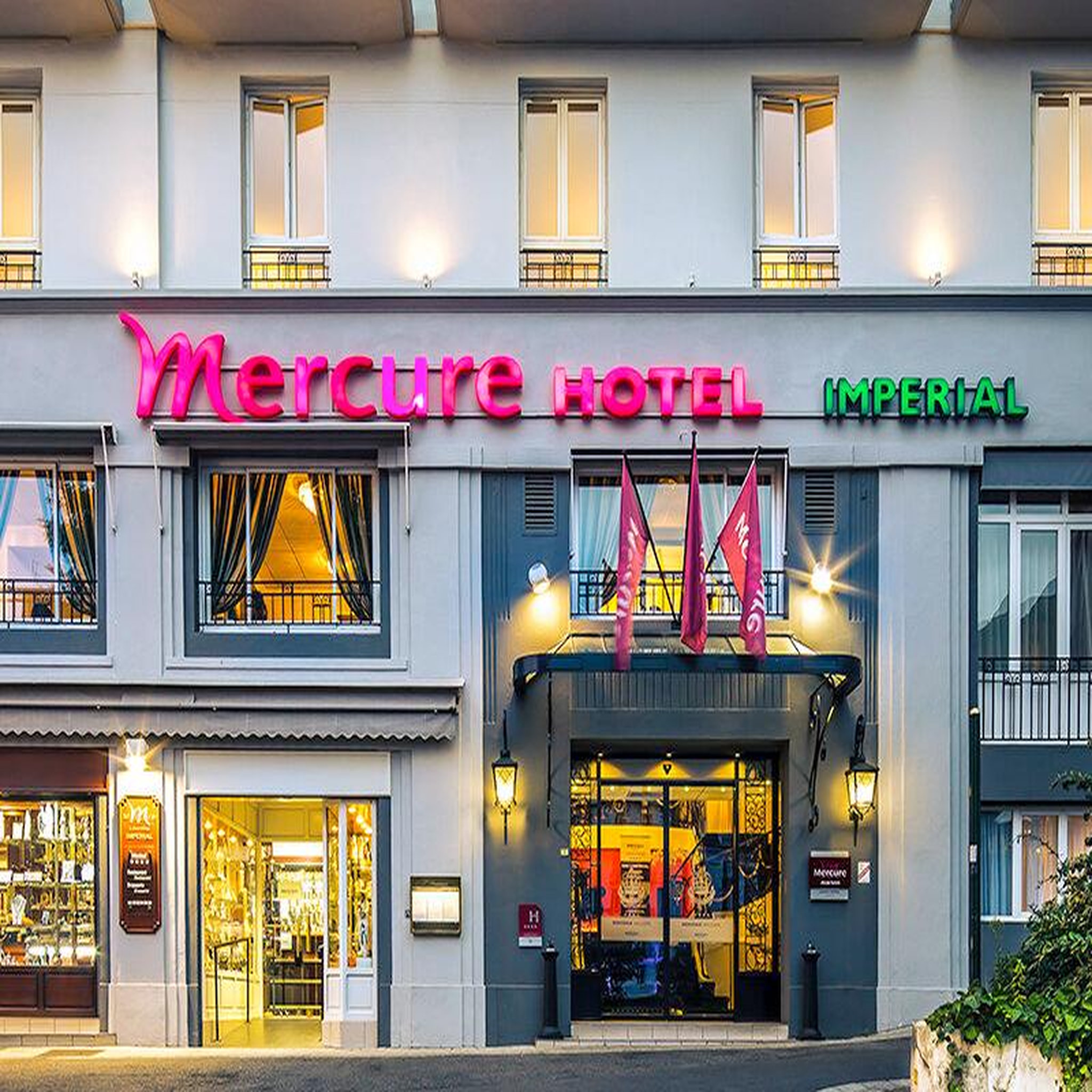 Voir la diapositive 4 : Smartbox 2 jours en hôtel mercure 4* à lourdes avec pass pour le château fort de lourdes - coffret cadeau séjour