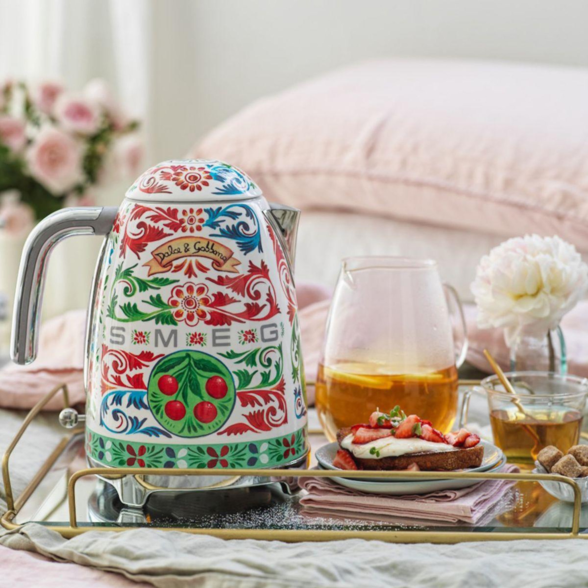 Voir la diapositive 5 : SMEG Bouilloire klf03dgeu dolce gabbana