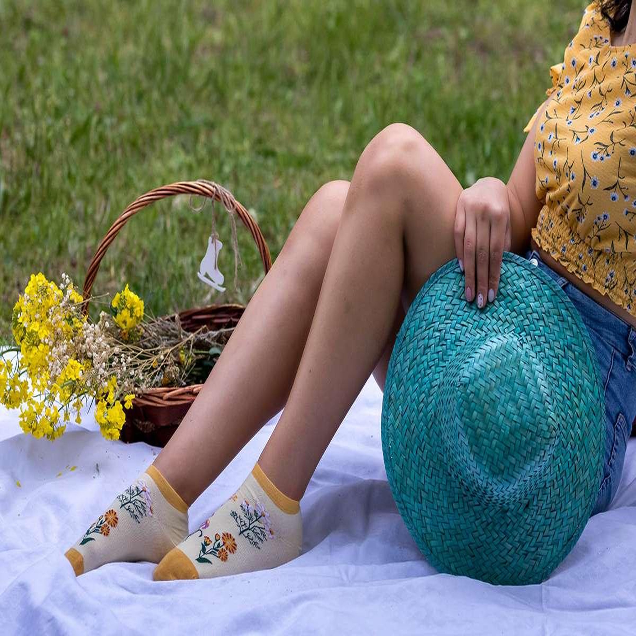 Voir la diapositive 2 : PIRIN HILL Socquettes coton bio fleurs & herbes - jaunes
