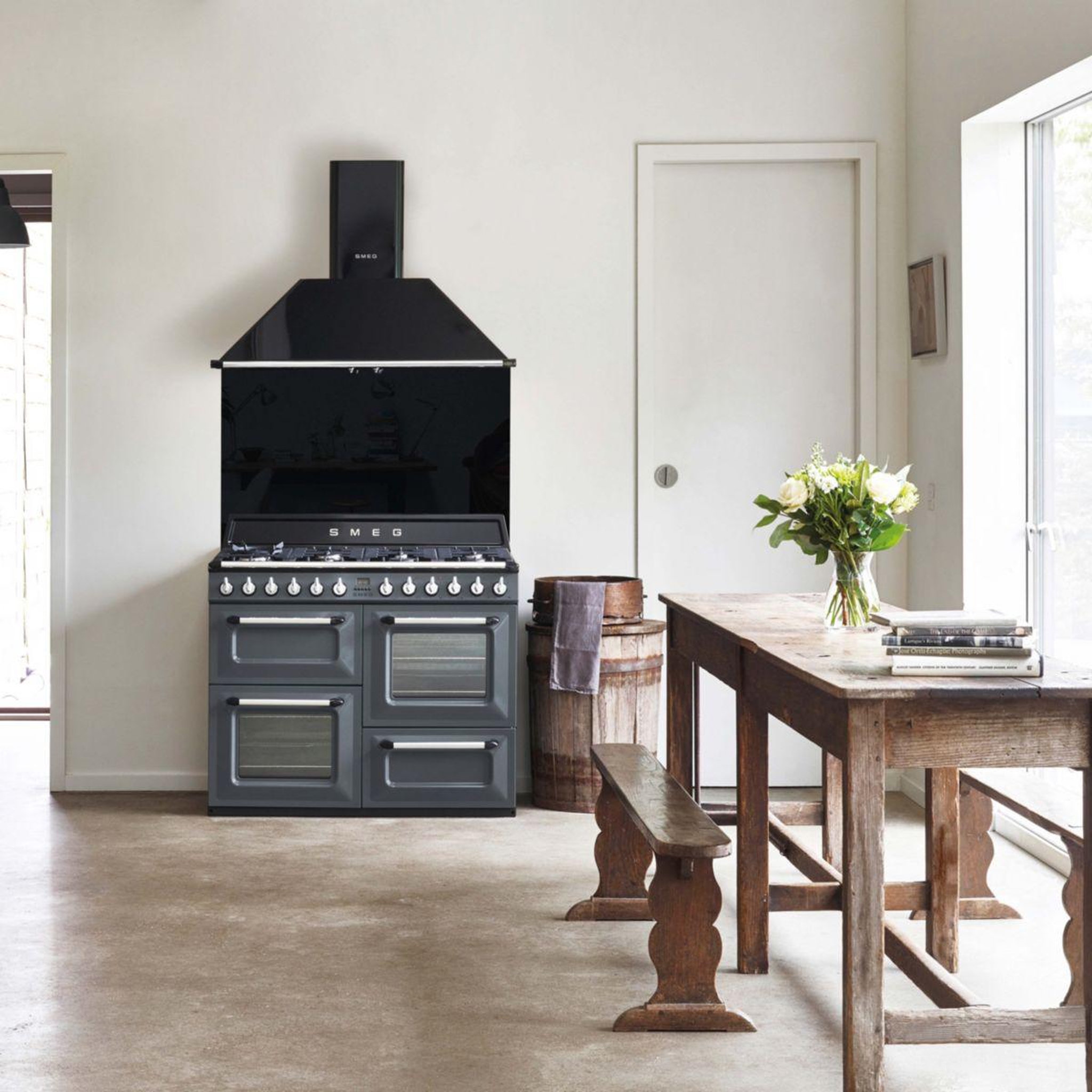 Voir la diapositive 2 : SMEG Hotte décorative murale KT110GRE