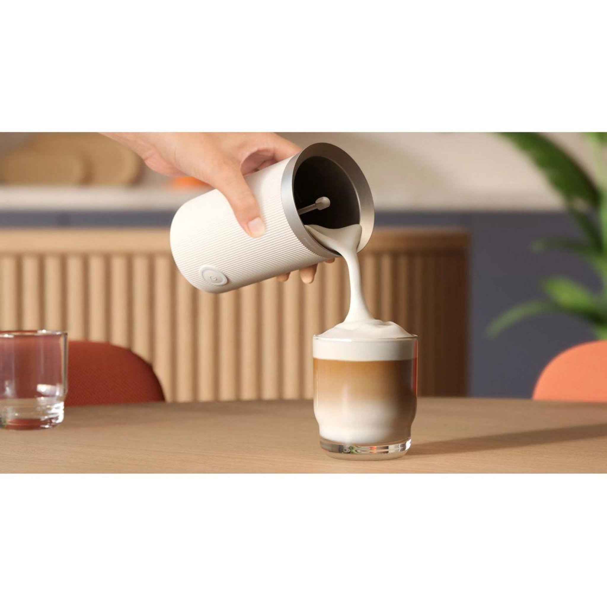 Voir la diapositive 2 : Philips Machine à expresso baristina bar303/00 cafetière à grain blanche + mousseur à lait