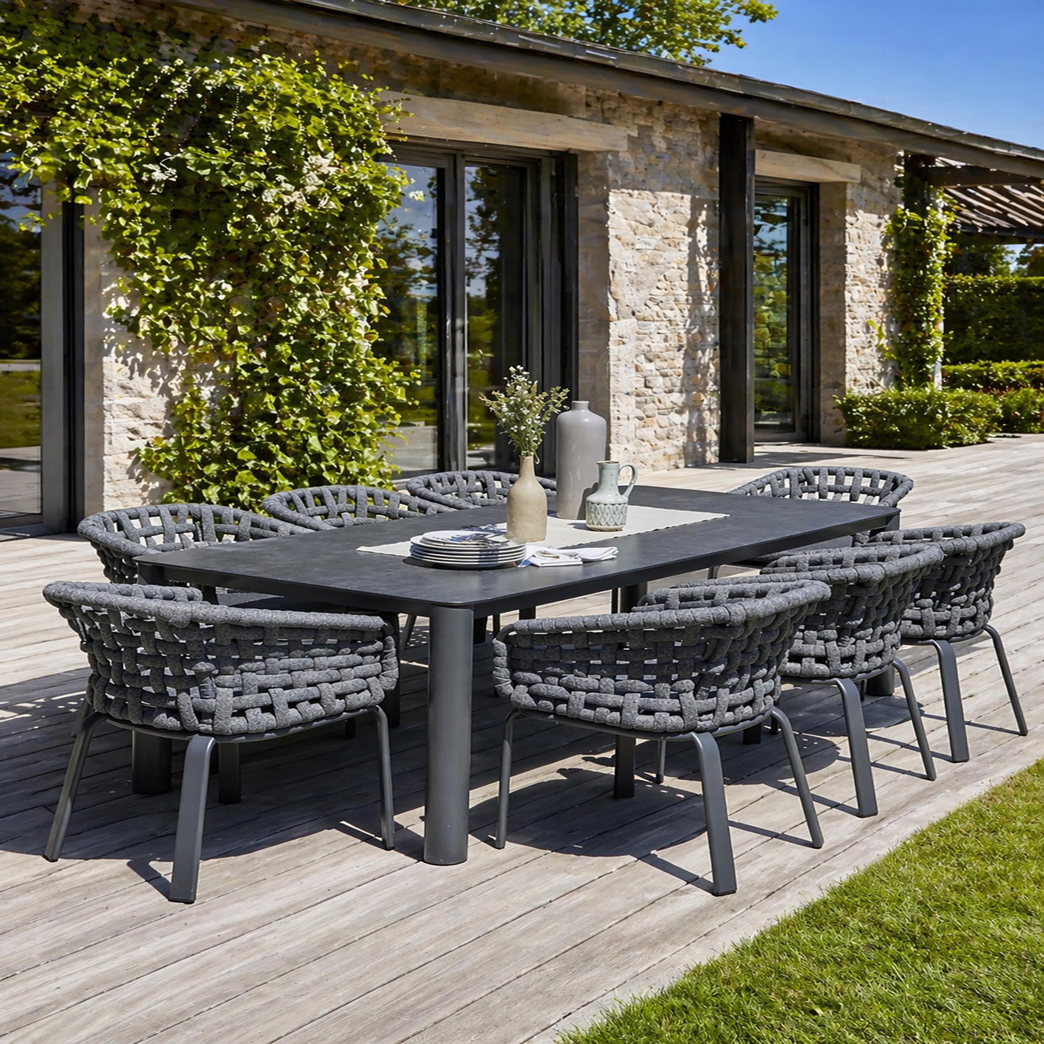 Voir la diapositive 2 : DCB GARDEN Ensemble repas de jardin en aluminium plateau céramique sur verre (8 places)