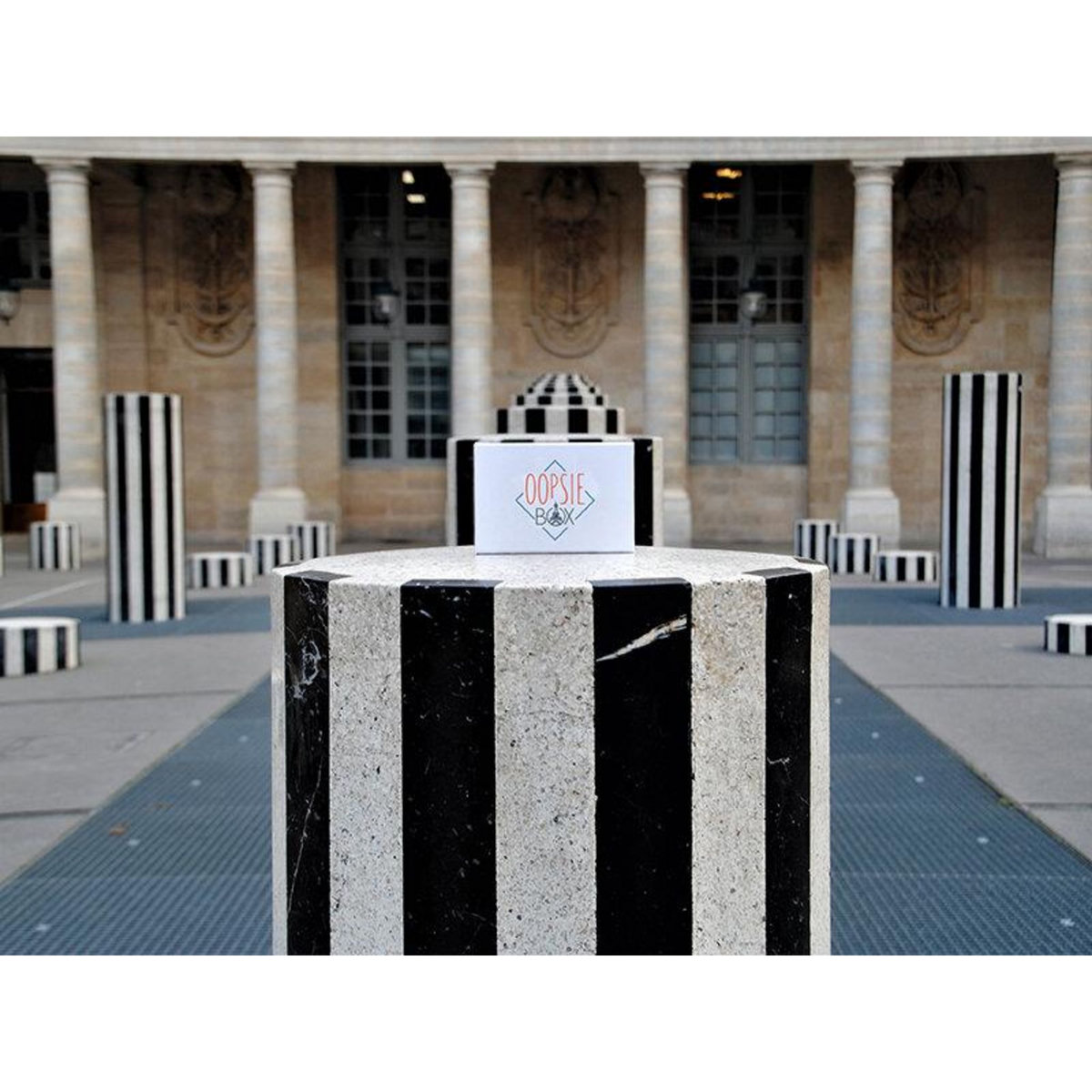 Smartbox Oopsie Box La Festive 3 mois : spectacle, activité culturelle et bar pour 2 personnes - Coffret Cadeau Sport & Aventure