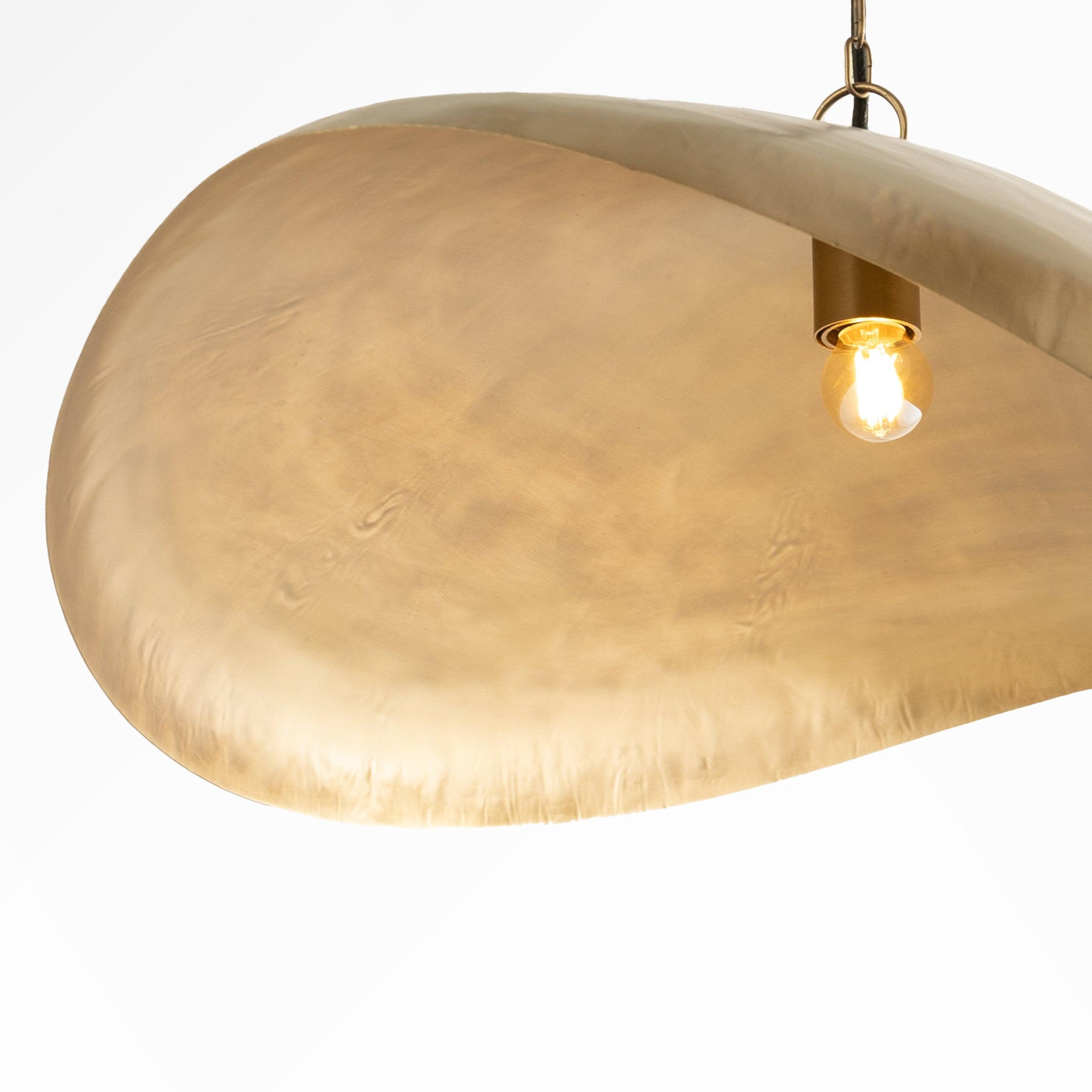 Voir la diapositive 5 : MAISON PAVANE Suspension en métal doré 74 cm-Pacha