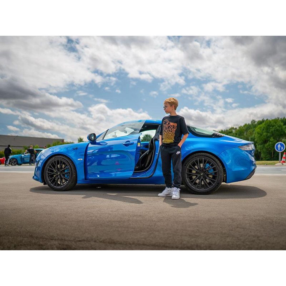 Smartbox Stage de pilotage enfant : 2 tours de circuit en BMW M2 ou Alpine A110 S - Coffret Cadeau Sport & Aventure