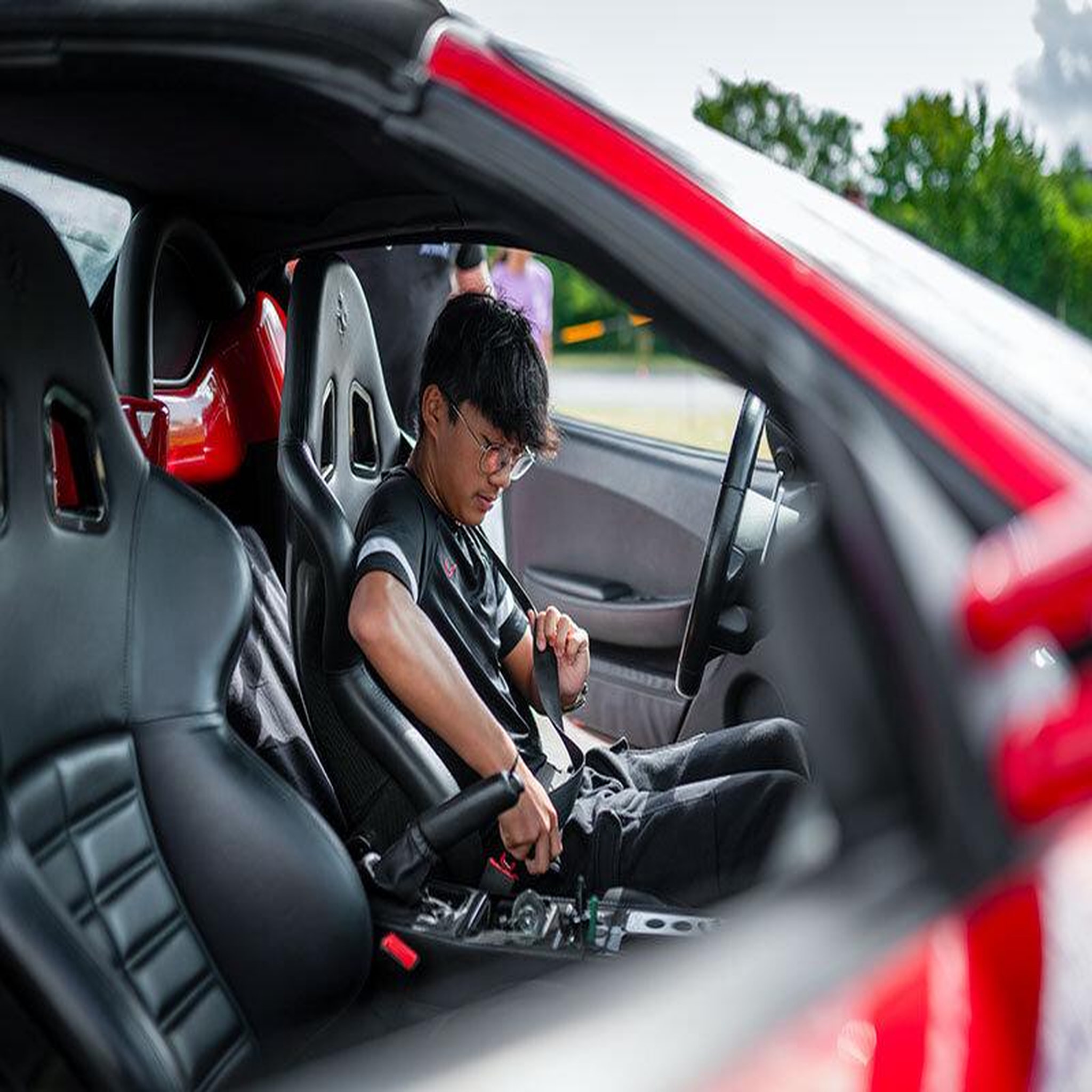 Voir la diapositive 4 : Smartbox Stage de pilotage enfant : 4 tours de circuit en lamborghini gallardo et en ferrari f430 spider - coffret cadeau sport & aventure