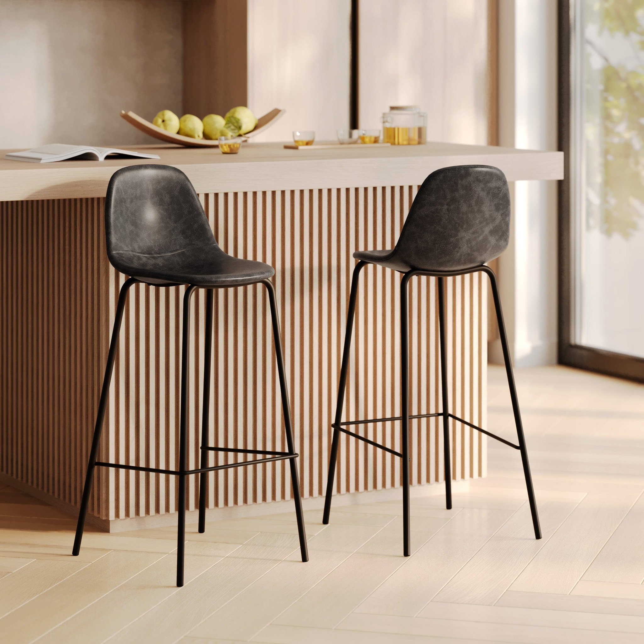 Voir la diapositive 2 : MAISON PAVANE Lot de 2 chaises de bar 75 cm en cuir synthétique gris/noir-henrik
