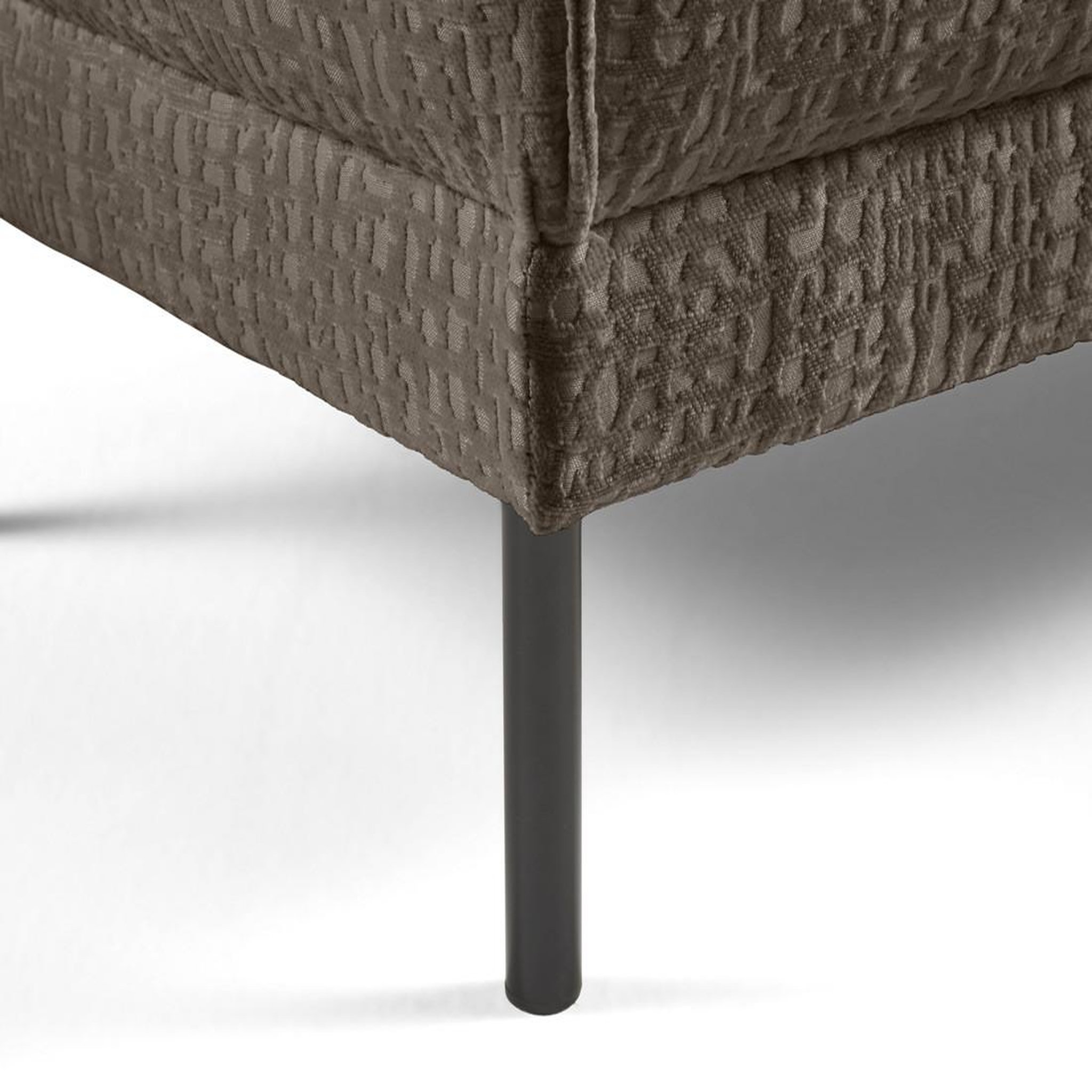 Voir la diapositive 5 : LISA DESIGN Charlie - pouf - pieds hauts - en tissu velours relief