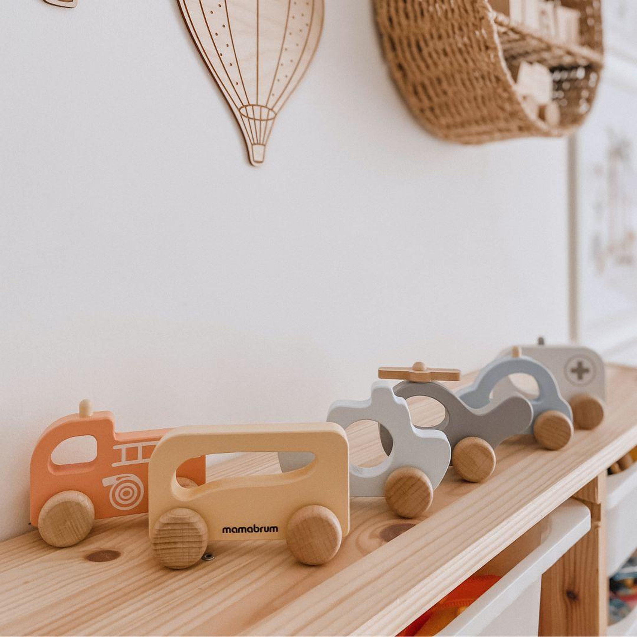 Voir la diapositive 4 : MAMABRUM Voiture Enfant Bois, Jeux D'imagination Voitures, Hélicoptère, Bateau, Ambulance, Camion Pompier