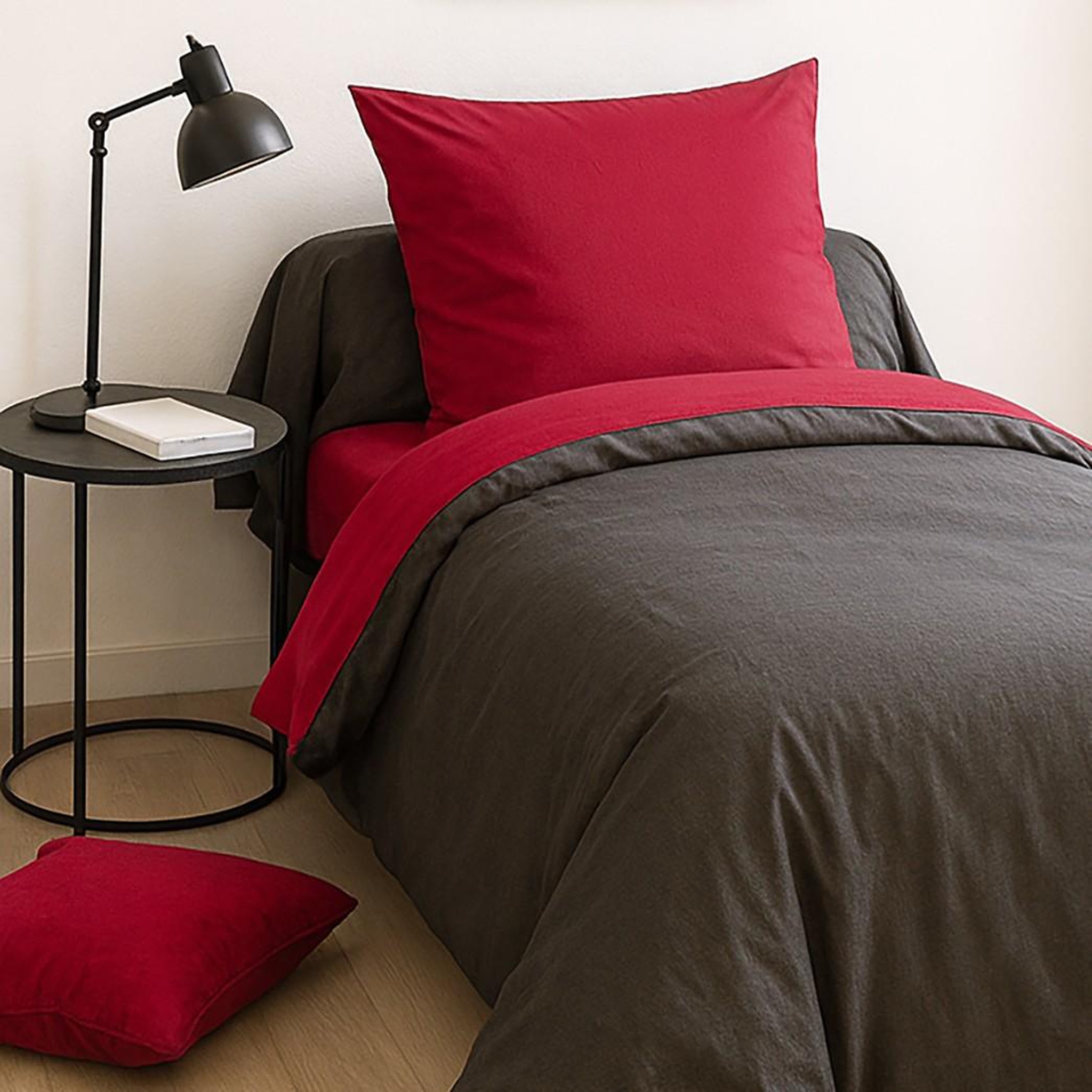 Voir la diapositive 3 : Home collection Parure housse de couette 135x200cm 100%coton fushia/anthracite