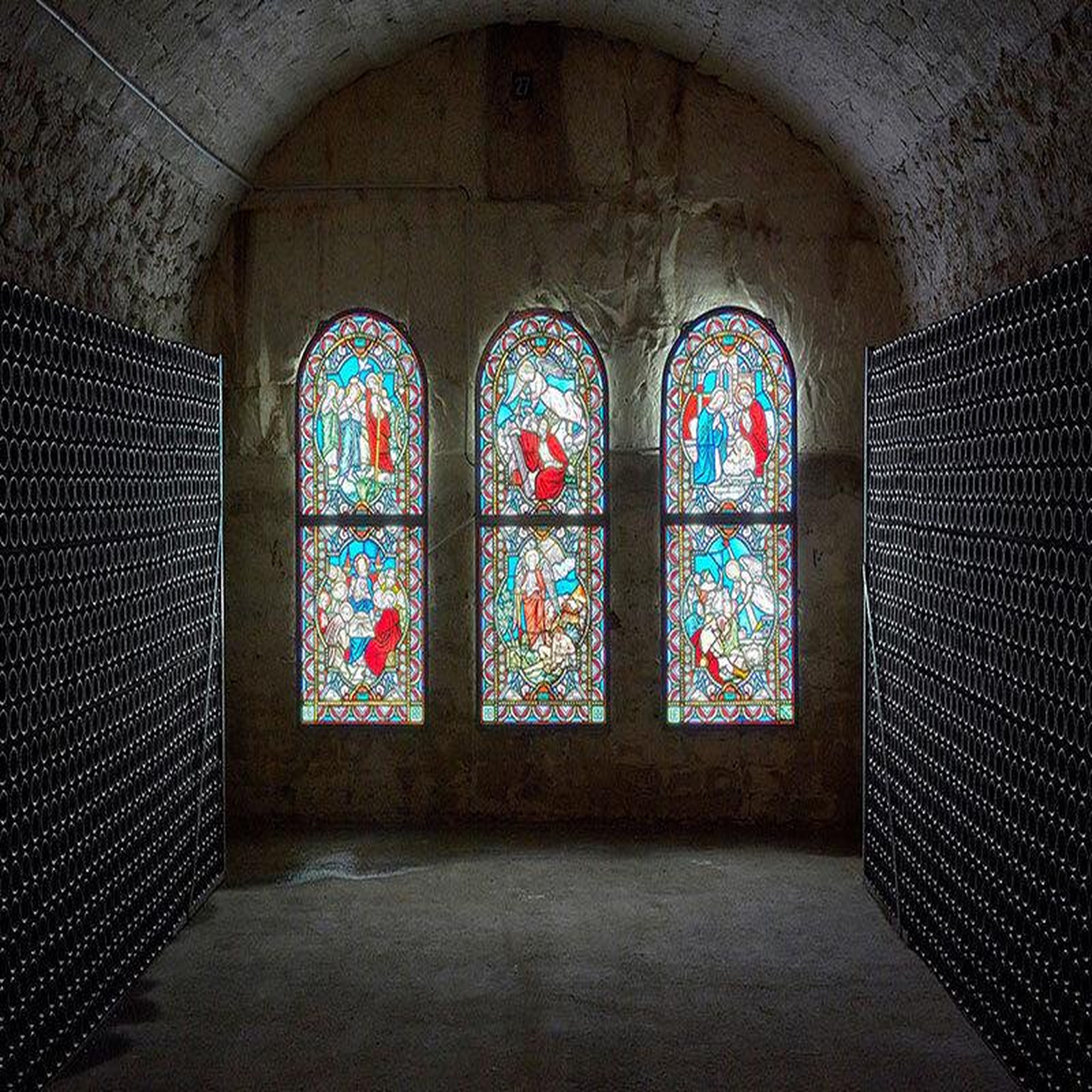 Voir la diapositive 4 : Smartbox Initiation au sabrage, visite de caves et bouteille de champagne près de Reims - Coffret Cadeau Gastronomie