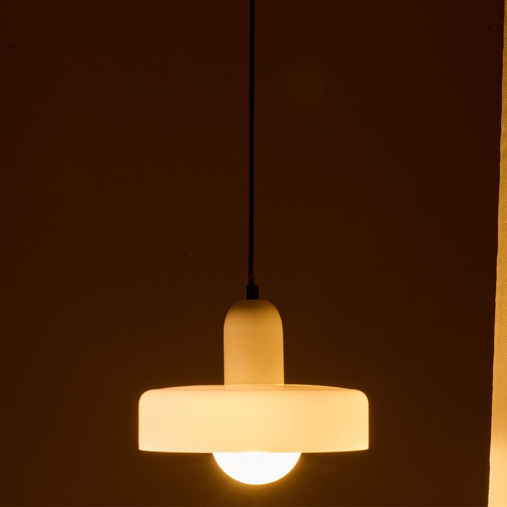 Voir la diapositive 3 : J-LINE Suspension design en verre  rétro  25cm blanc