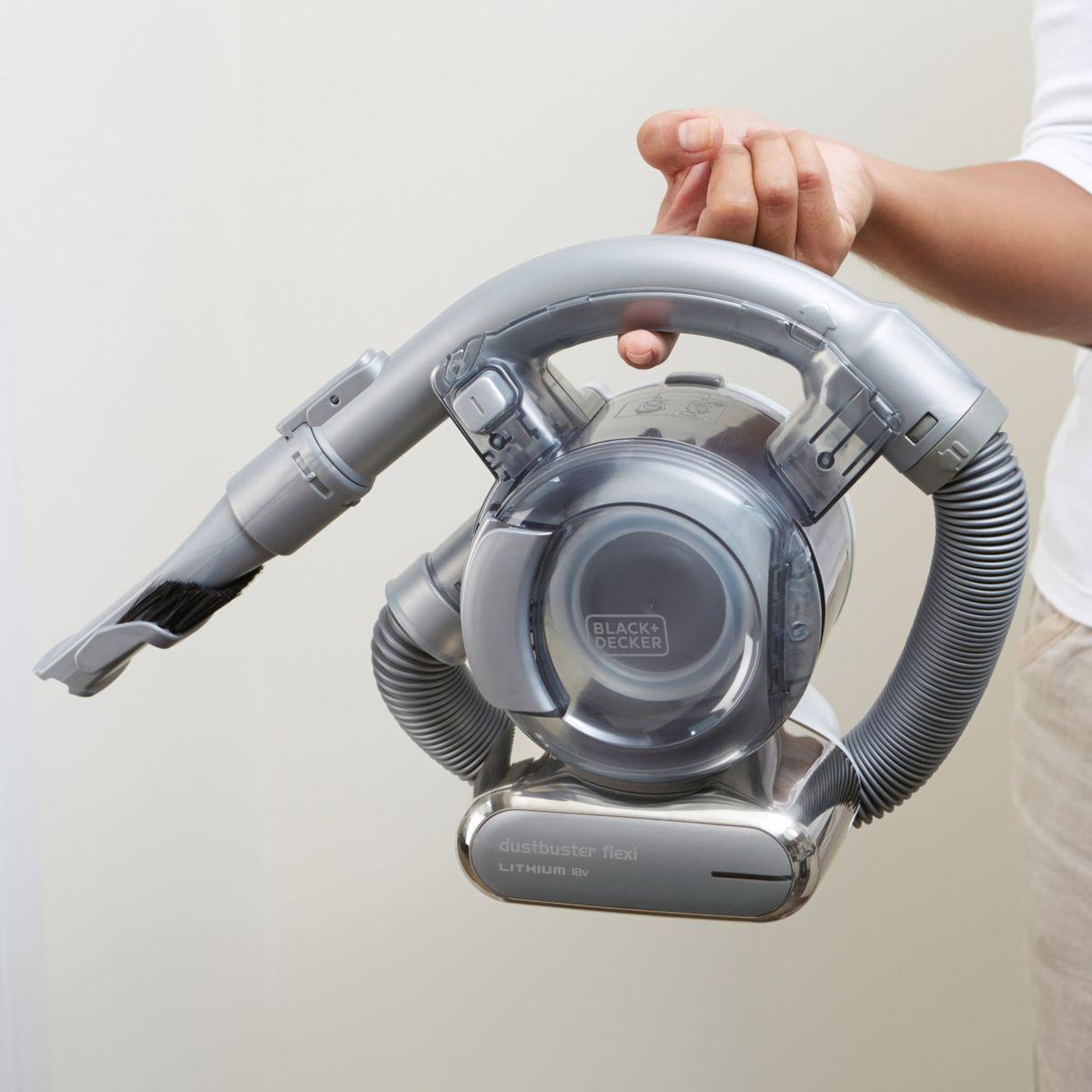 Voir la diapositive 5 : Black et Decker Aspirateur main pd1820l