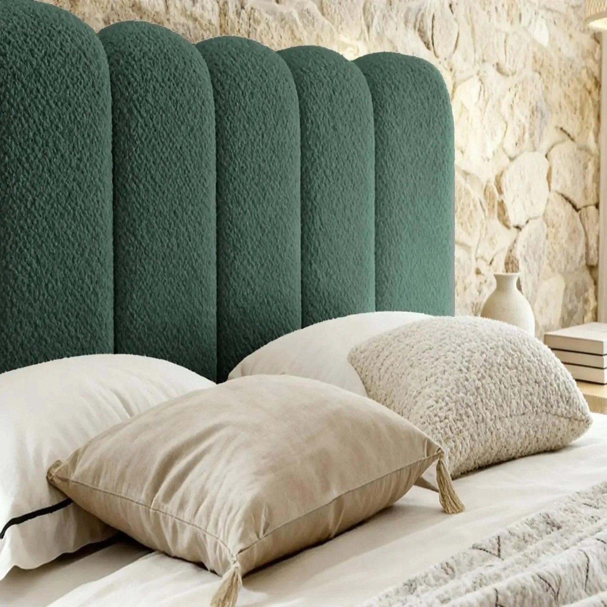 Voir la diapositive 5 : CASANOVA PARIS Garance - lit coffre tissu chenille