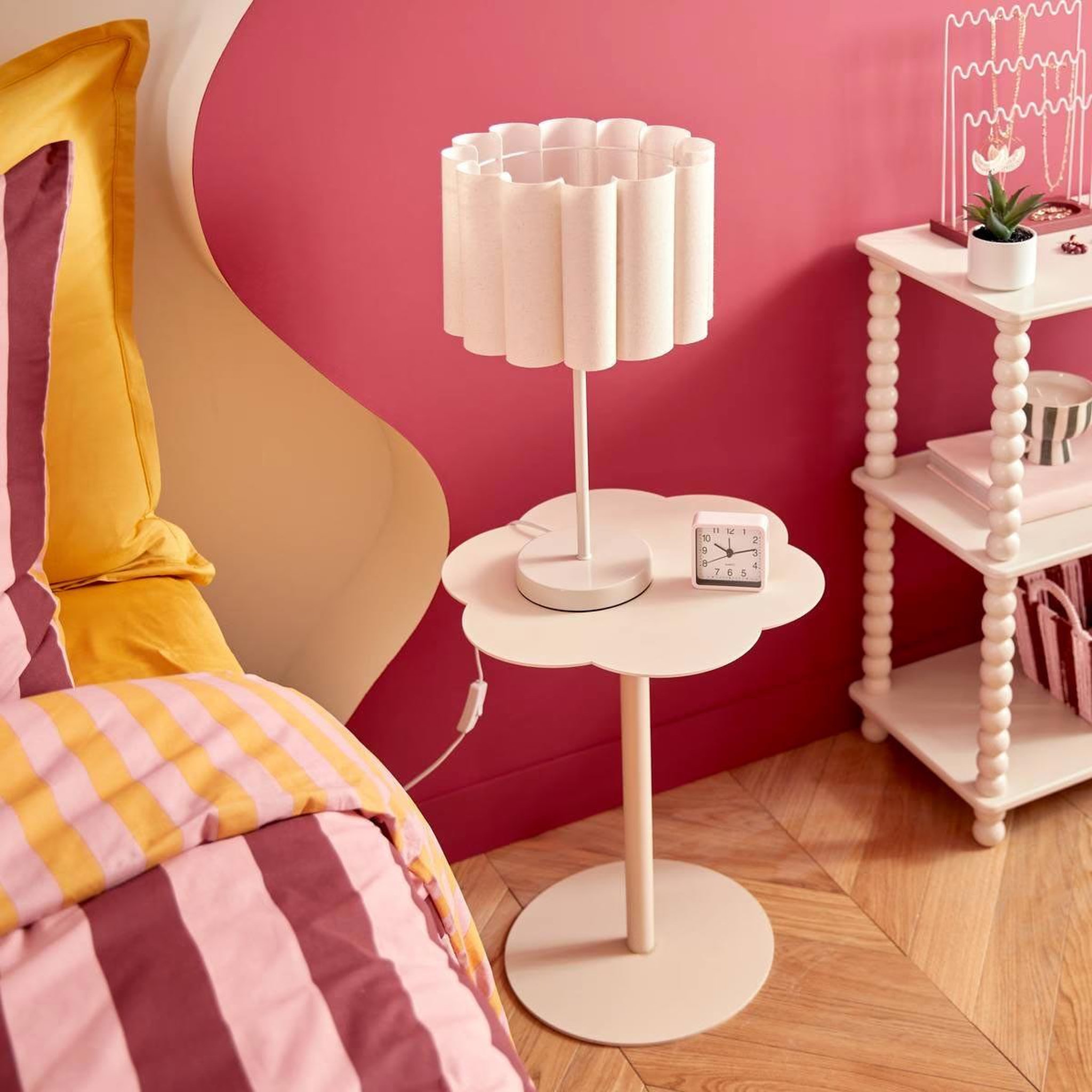 Voir la diapositive 4 : ATMOSPHERA Table d'appoint fleur  fiora  50cm ivoire