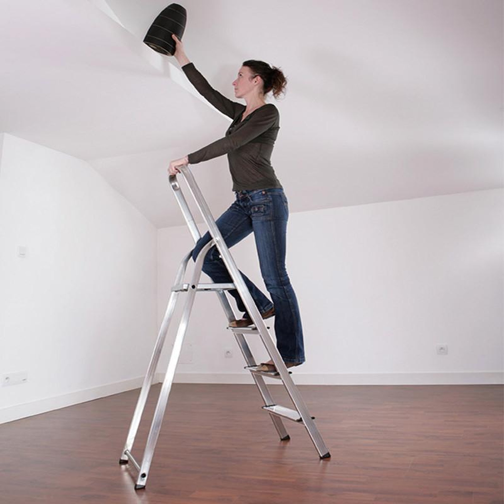 Voir la diapositive 2 : HAILO Escabeau domestique pliable 4 marches selekta mixalu