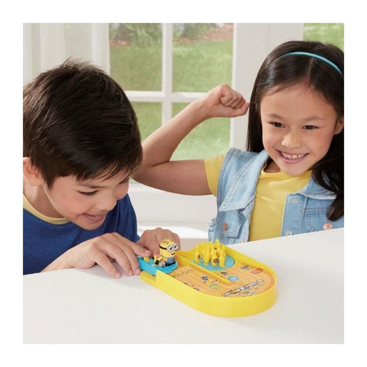 EPOCH Jeu de Bowling - EPOCH GAMES - Minions U-turn Bowling - Réalise un Strike avec les Minions !