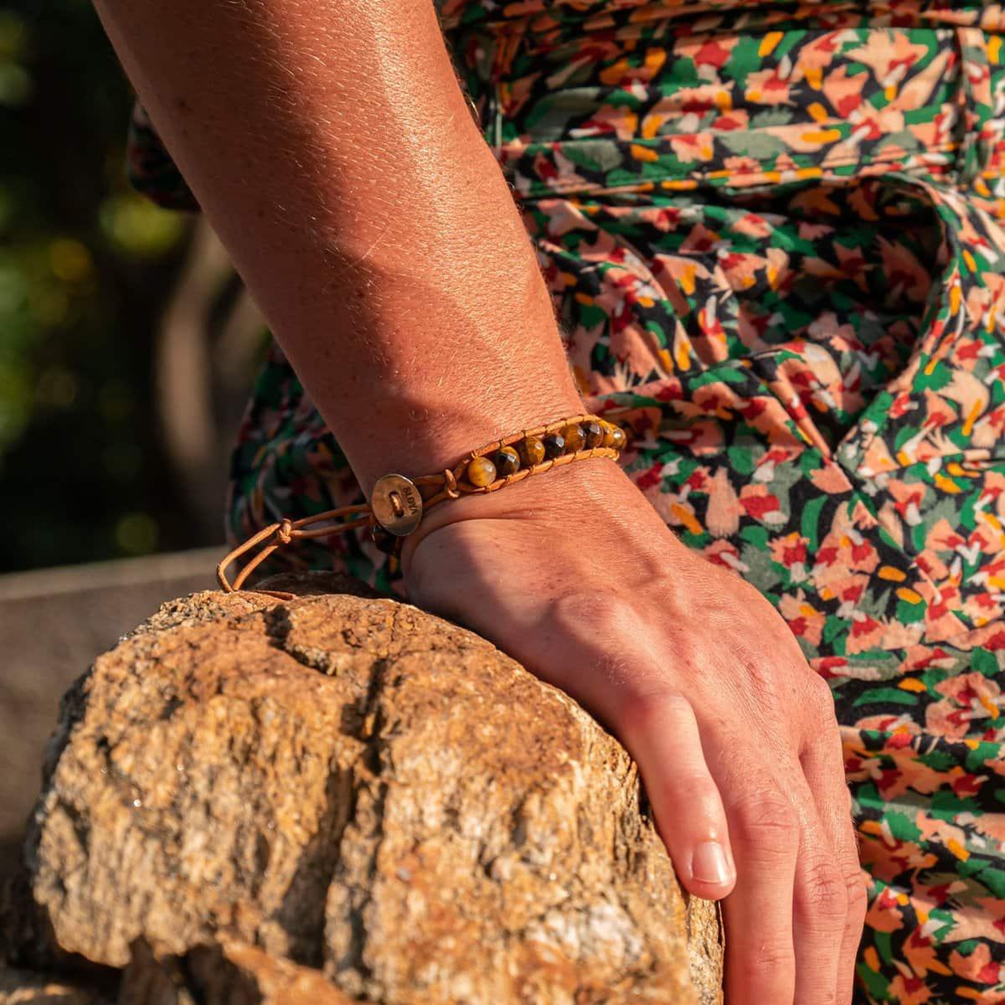 Voir la diapositive 2 : SLOYA Bracelet Facelia en pierres Oeil de tigre et cuir véritable