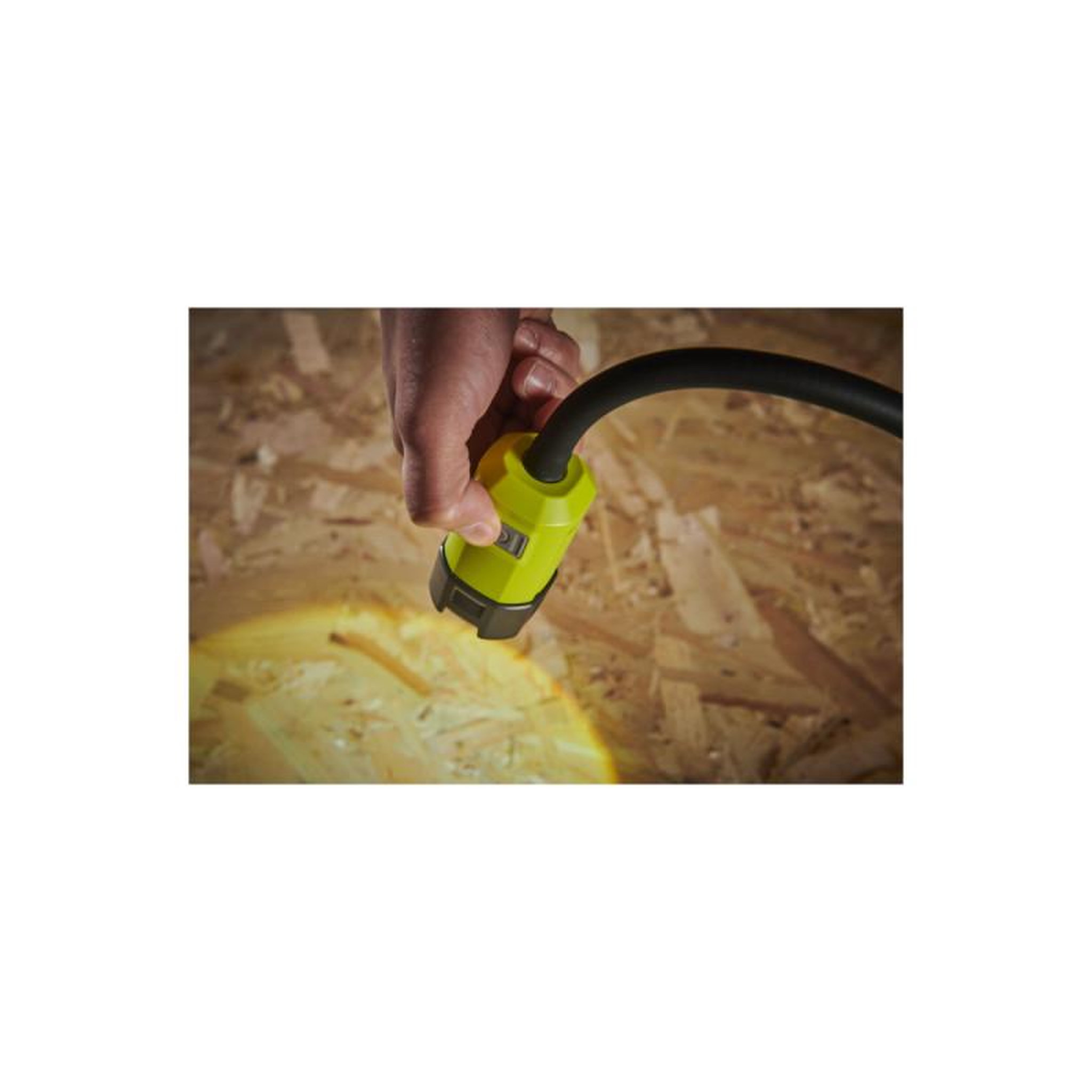 Voir la diapositive 4 : Ryobi Lampe sur pince RYOBI RLCF18-0 - 18V One+ - 400 lumens - sans batterie ni chargeur