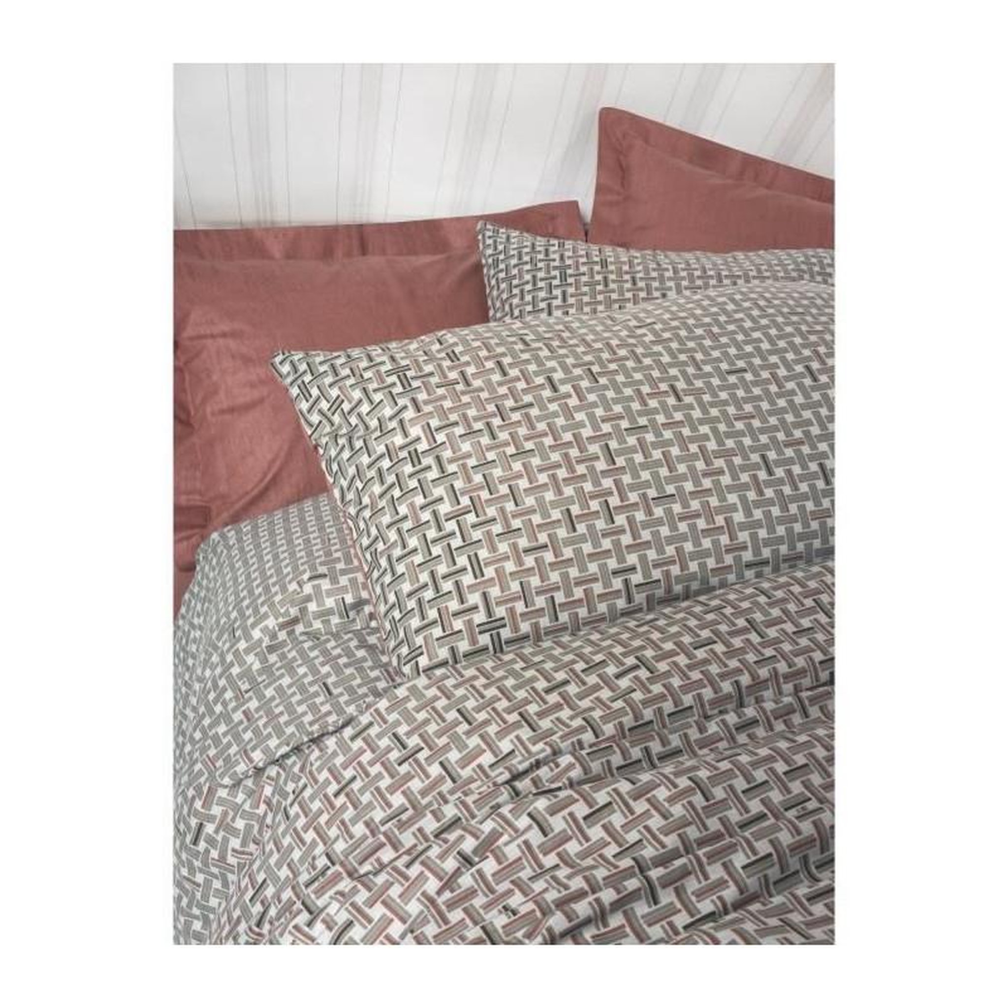 Voir la diapositive 2 : GENERIQUE Parure de lit - 129CTN64647 - 1 housse de couette 220 x 240 cm + 2 taies d'oreiller 60 x 60 cm - 100% coton ranforcé - Rouge