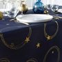 Voir la diapositive 2 : Paris Prix Nappe Antitache Imprimé  Star  150x240cm Bleu Marine & Or