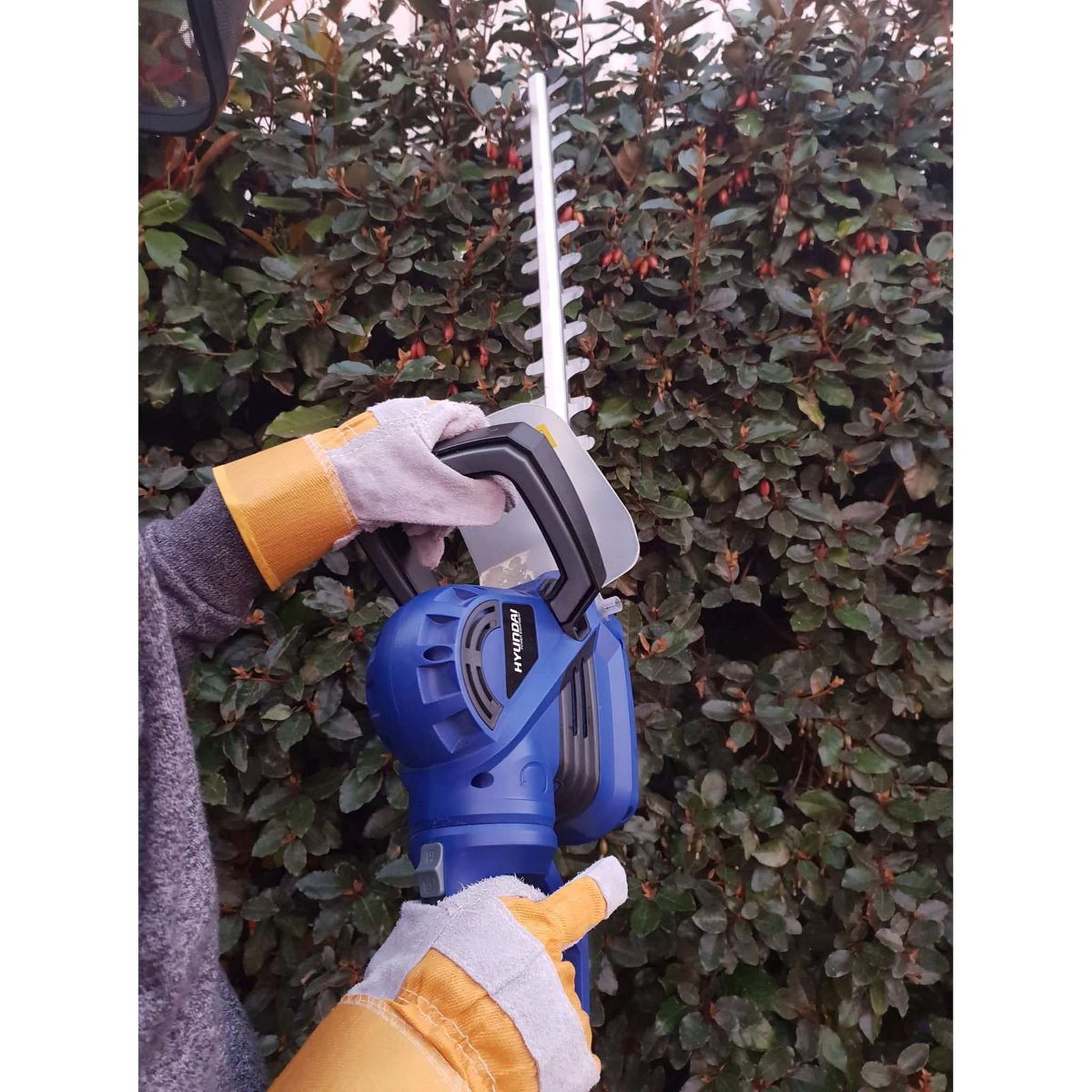 Voir la diapositive 4 : HYUNDAI Taille-haie électrique 710 W 55 cm 24 mm - Poignée arrière rotative à 180°