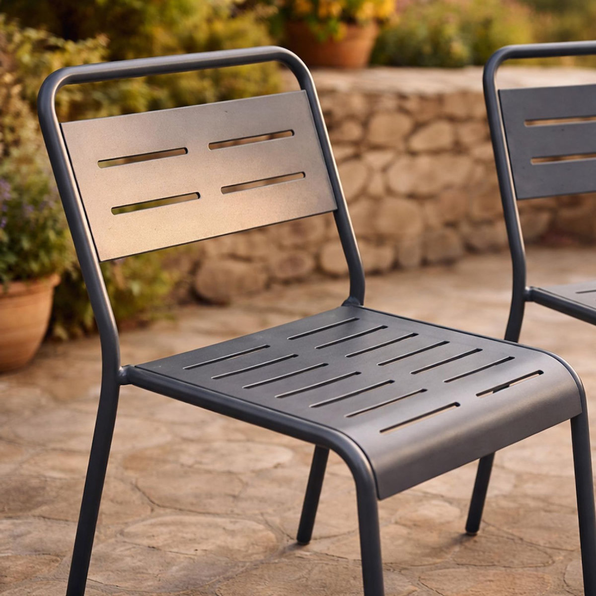 CONCEPT USINE Lot de 2 chaises de jardin empilables gris foncé BERGAME