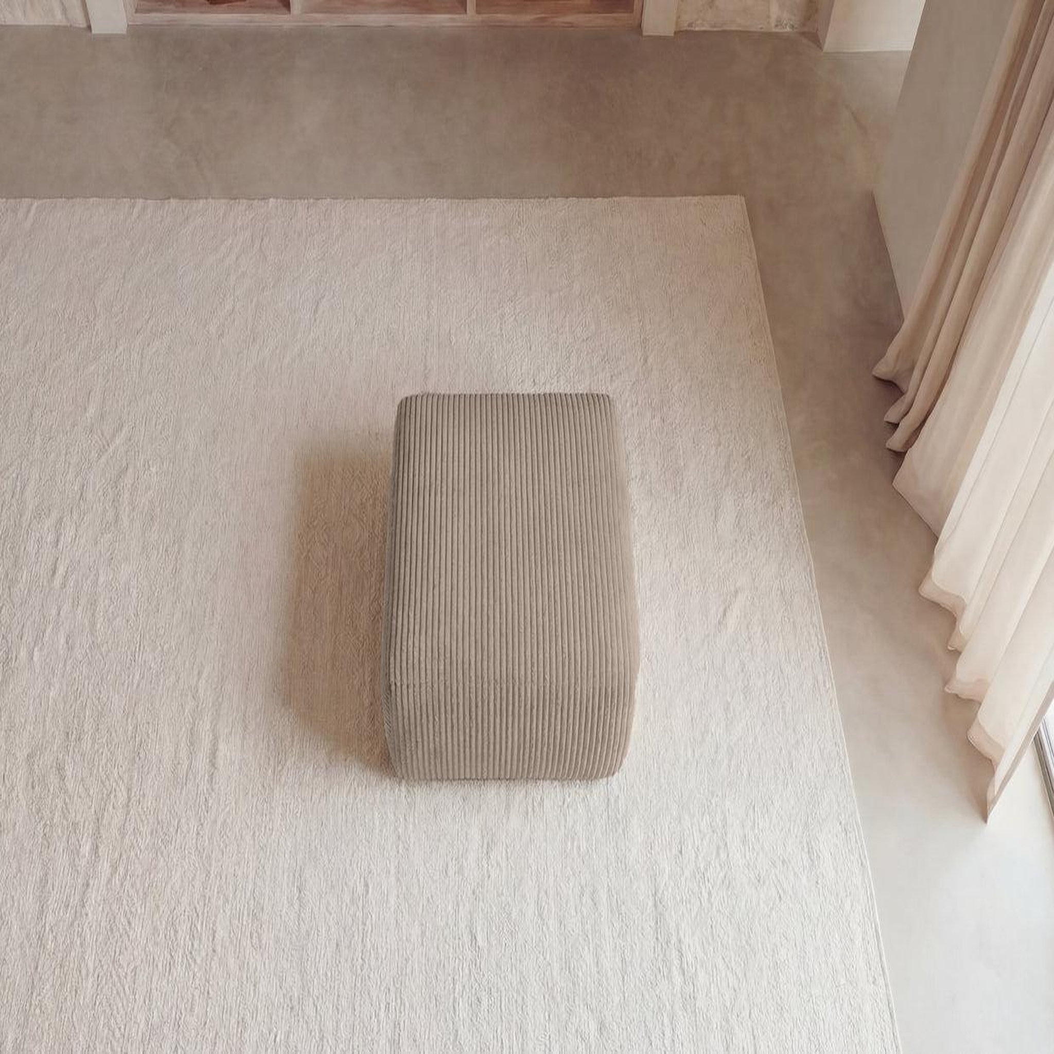 Voir la diapositive 5 : CASANOVA PARIS Elvis - pouf en gros velours côtelé 96x87x44
