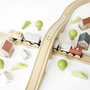 Voir la diapositive 2 : Le Toy Van Circuit de train - Figure en 8 - en bois