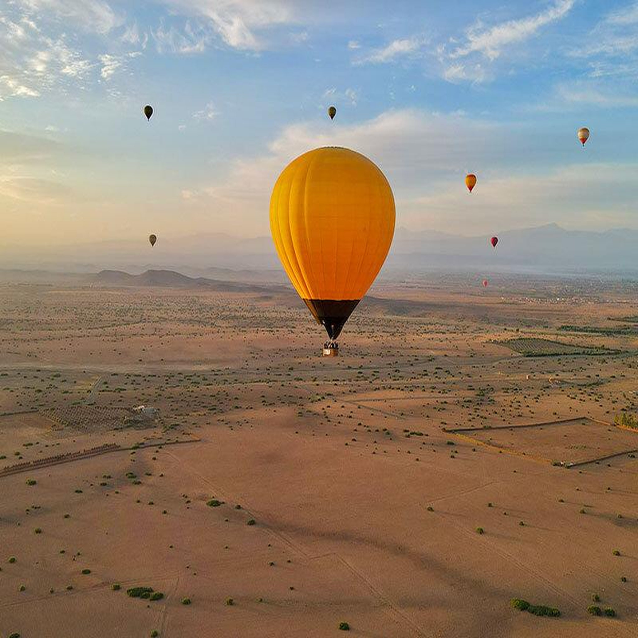 Voir la diapositive 3 : Smartbox Vol en montgolfière pour 2 personnes au-dessus de la palmeraie de marrakech - coffret cadeau sport & aventure