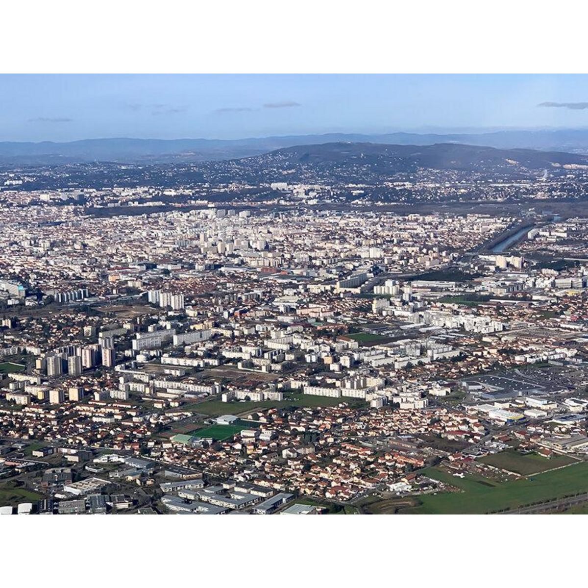 Smartbox Vol en hélicoptère de 20 min pour 2 personnes près de Lyon - Coffret Cadeau Sport & Aventure