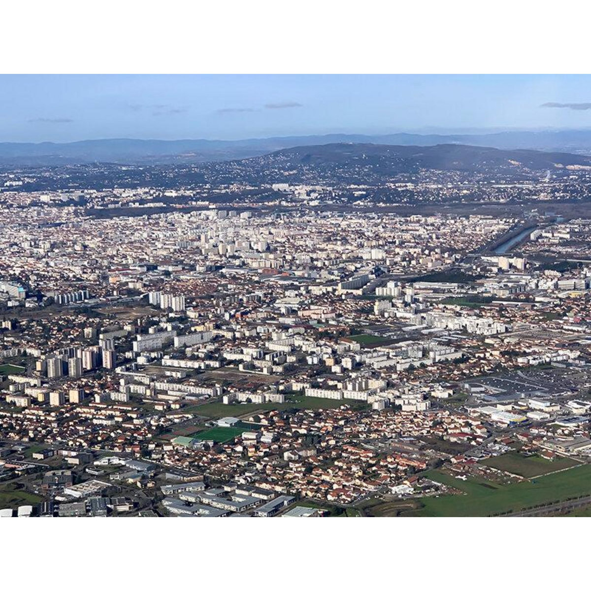 Smartbox Vol en hélicoptère de 20 min pour 2 personnes près de Lyon - Coffret Cadeau Sport & Aventure