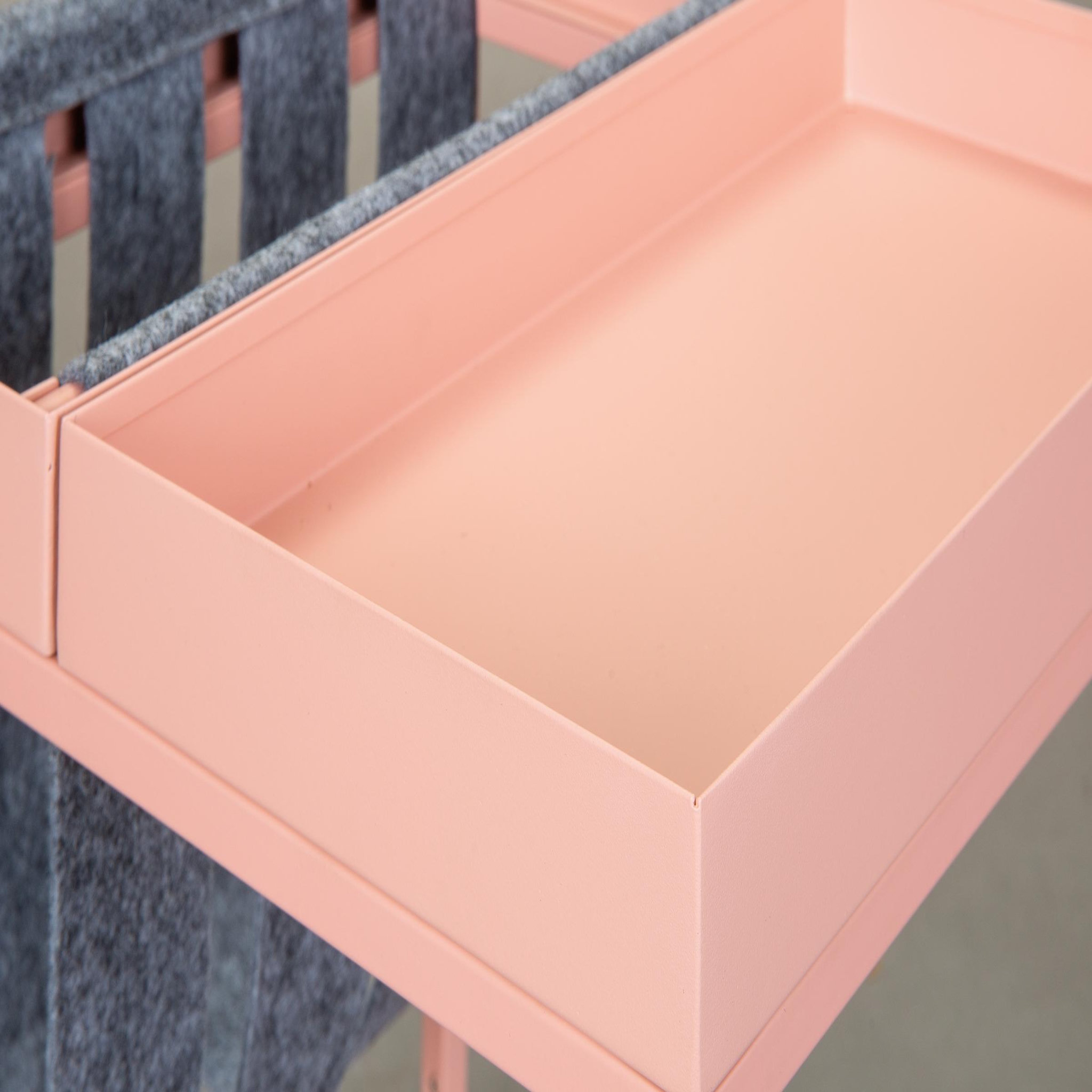 Voir la diapositive 5 : INTERLINK Table d'appoint CLUB NY MAGAZIN